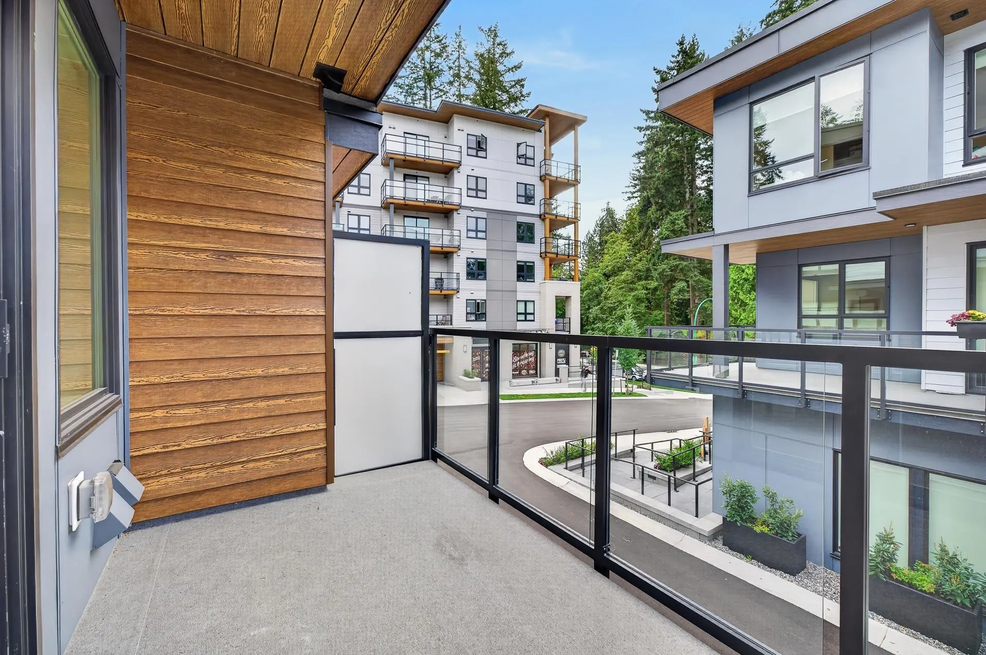 932 Lytton Street #102