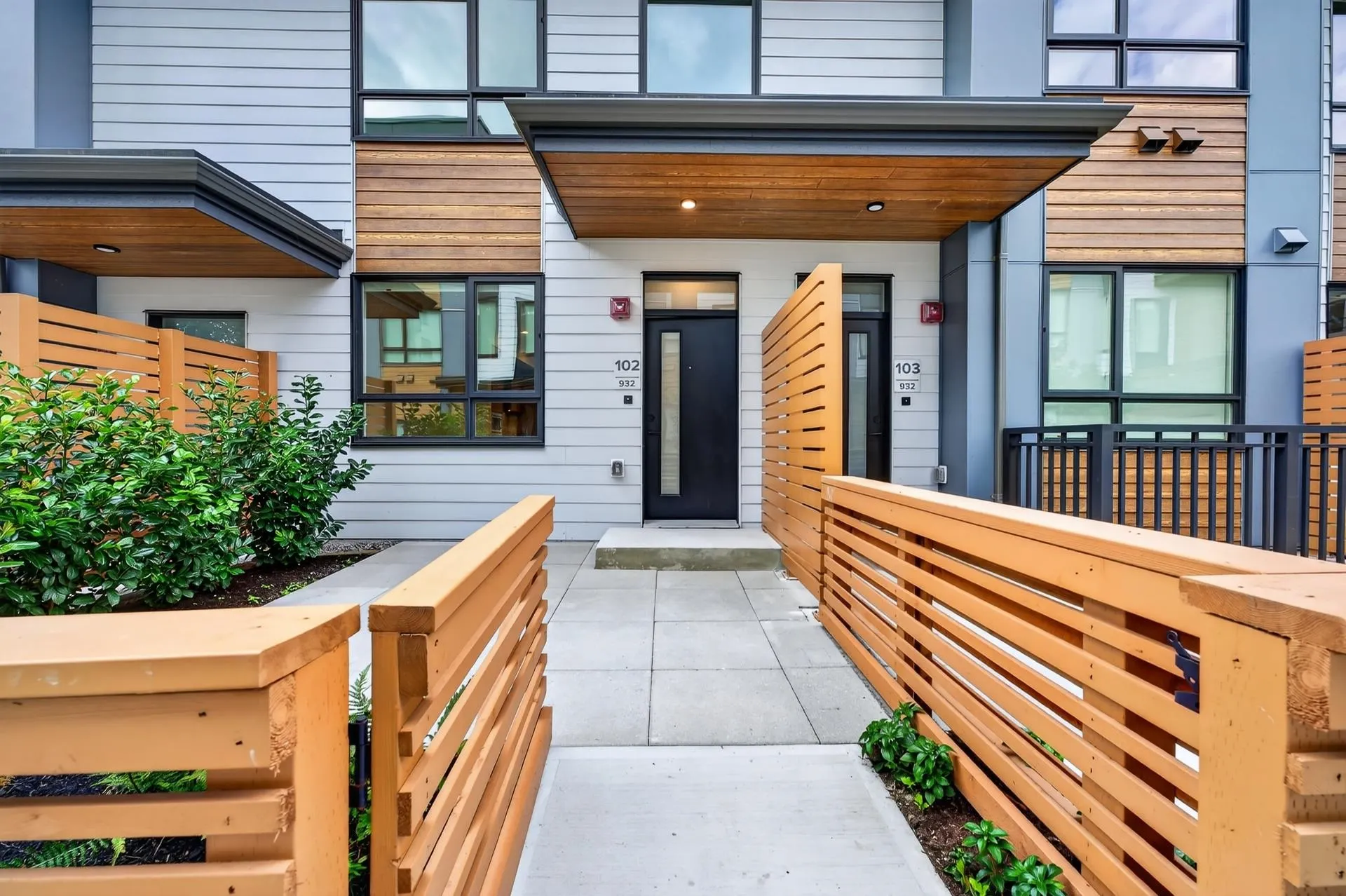 932 Lytton Street #102
