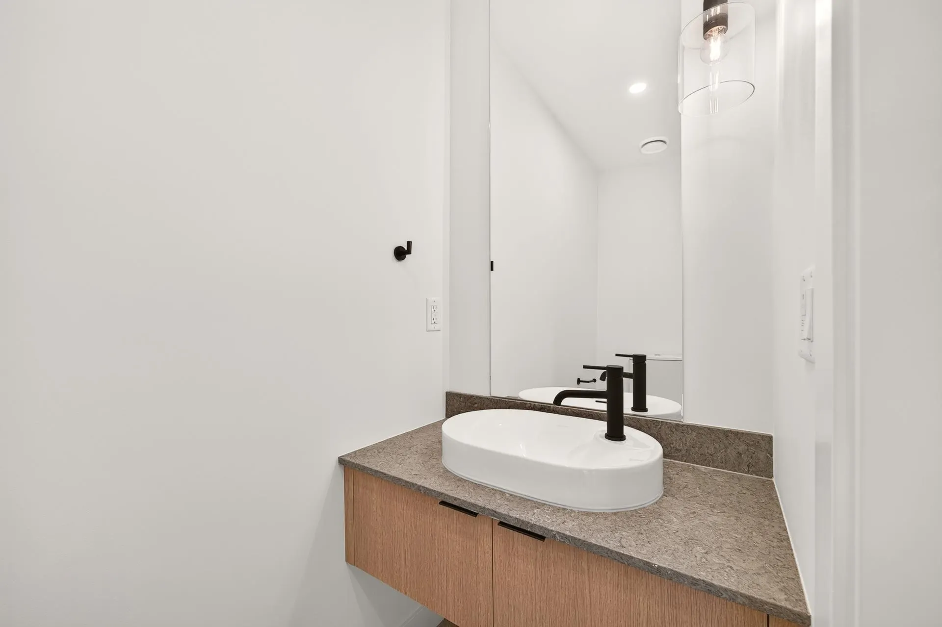932 Lytton Street #102
