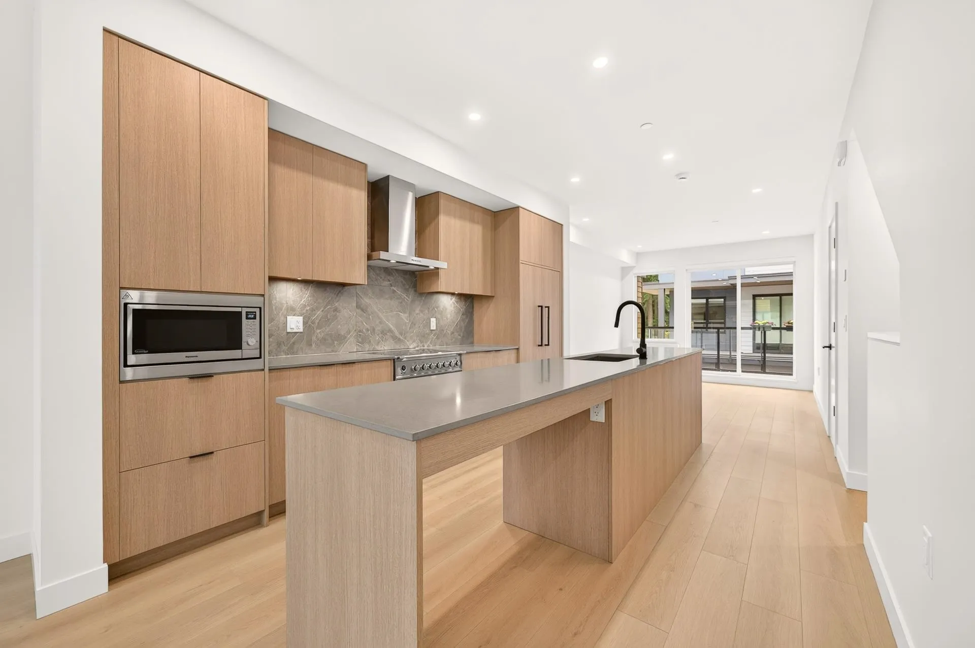 932 Lytton Street #102