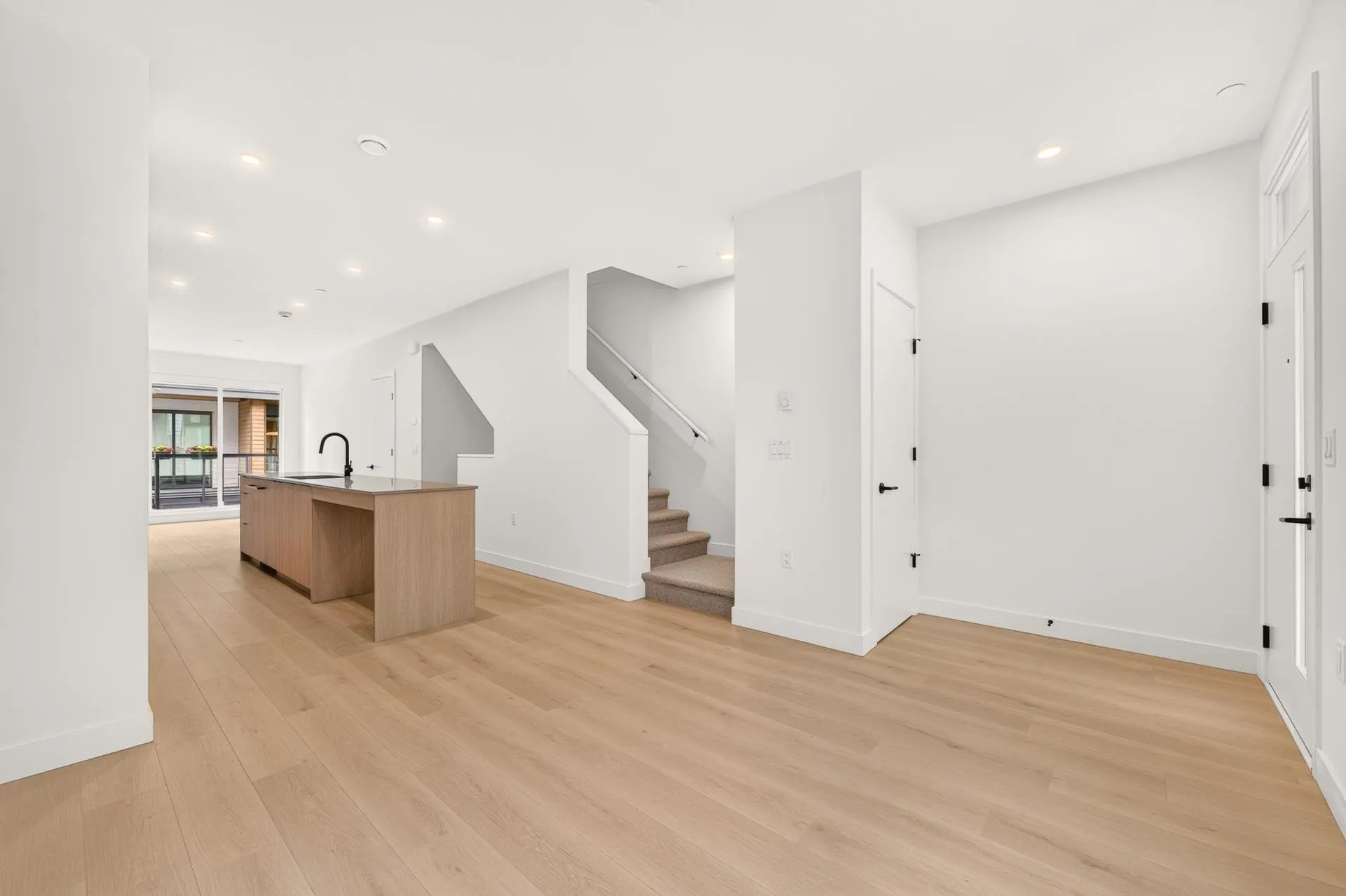 932 Lytton Street #102