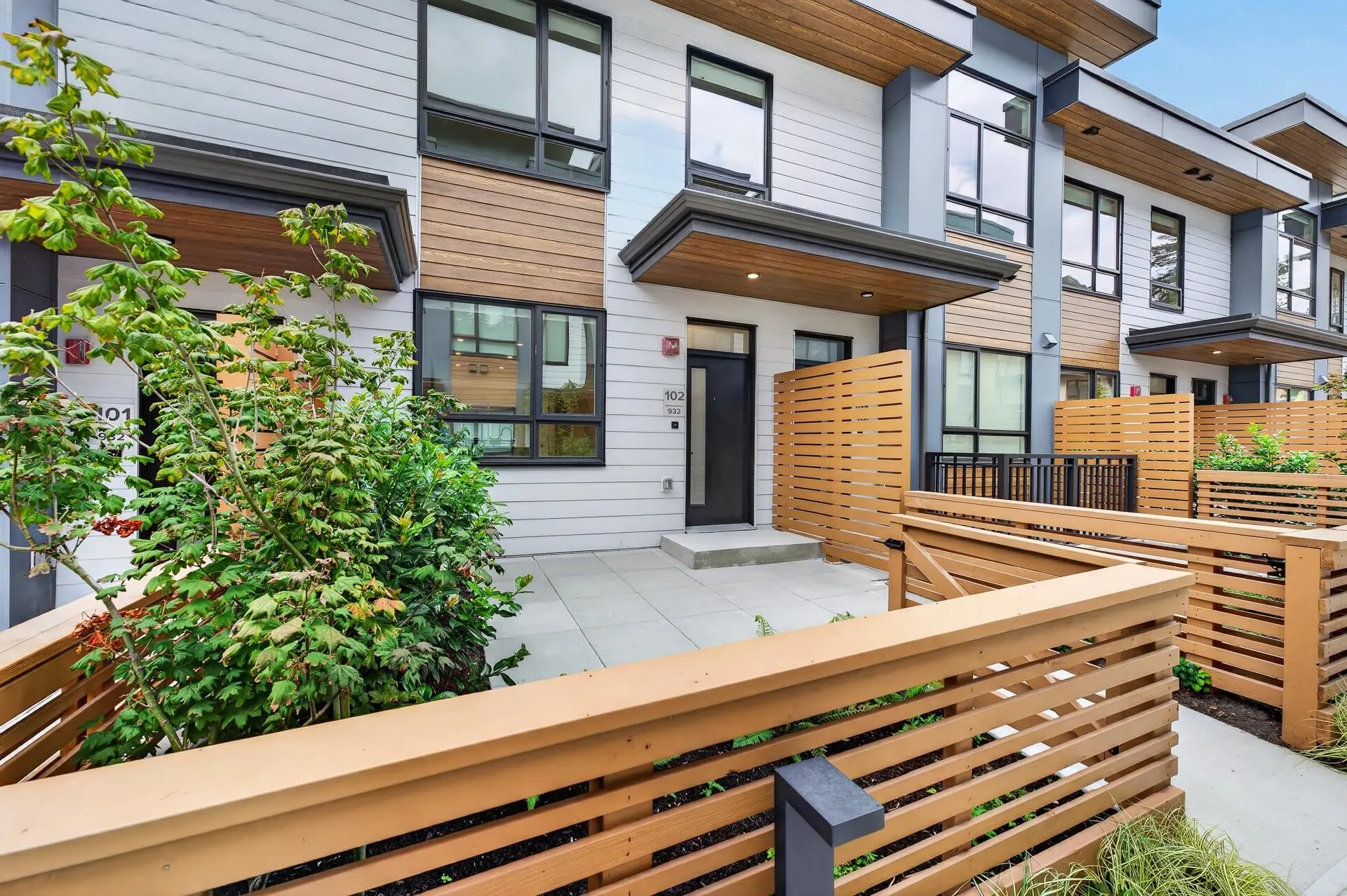 932 Lytton Street #102