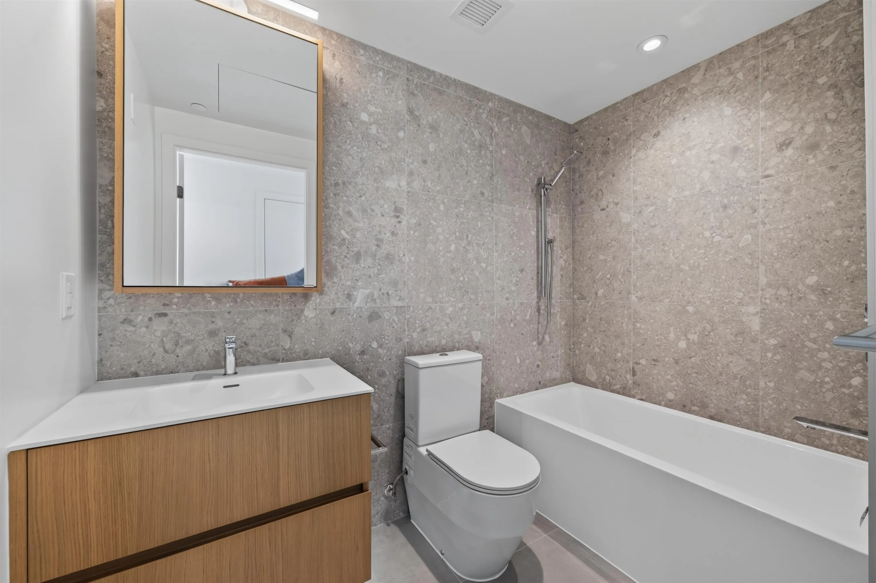 1530 W 6th Avenue #801