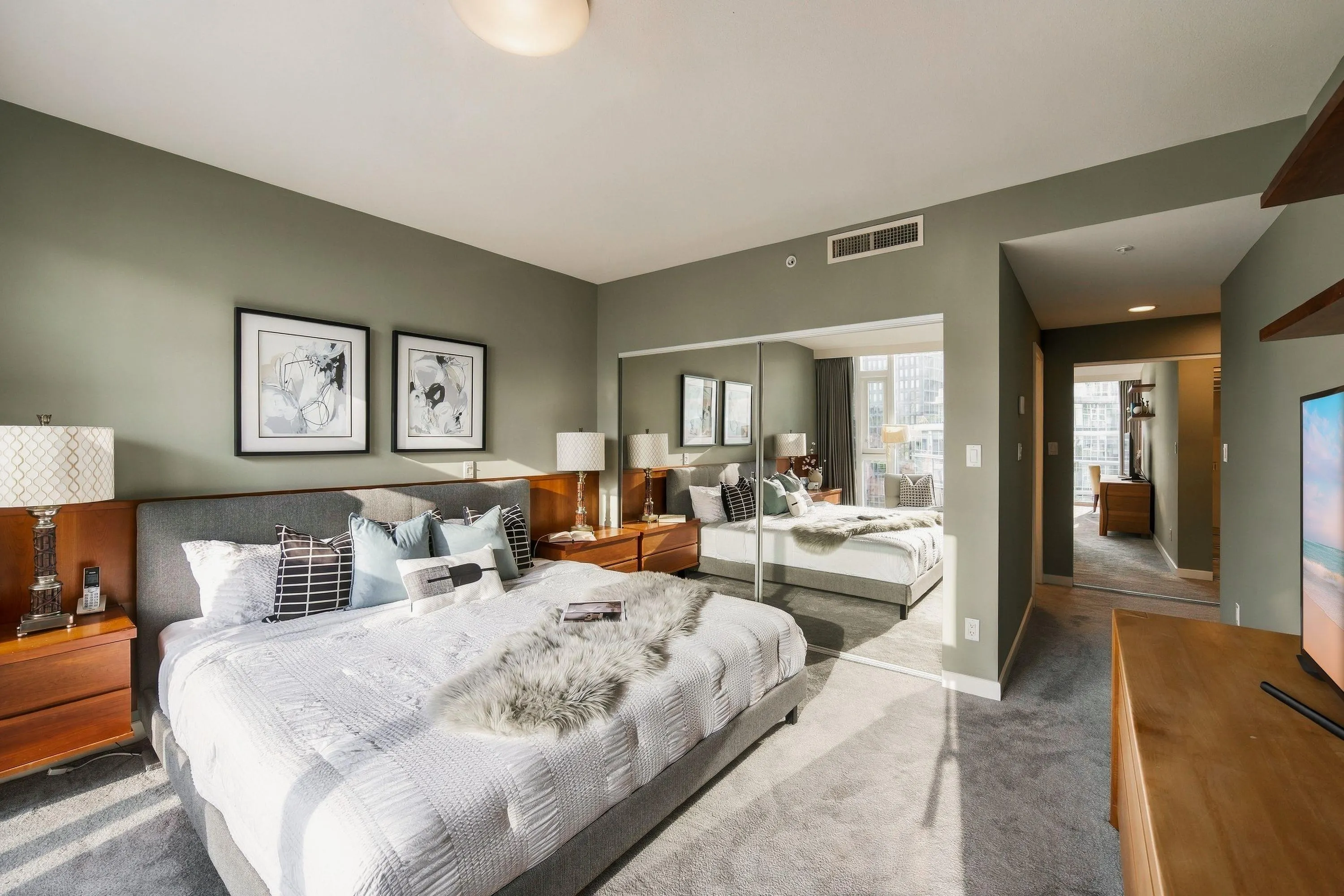 1281 W Cordova Street #2602