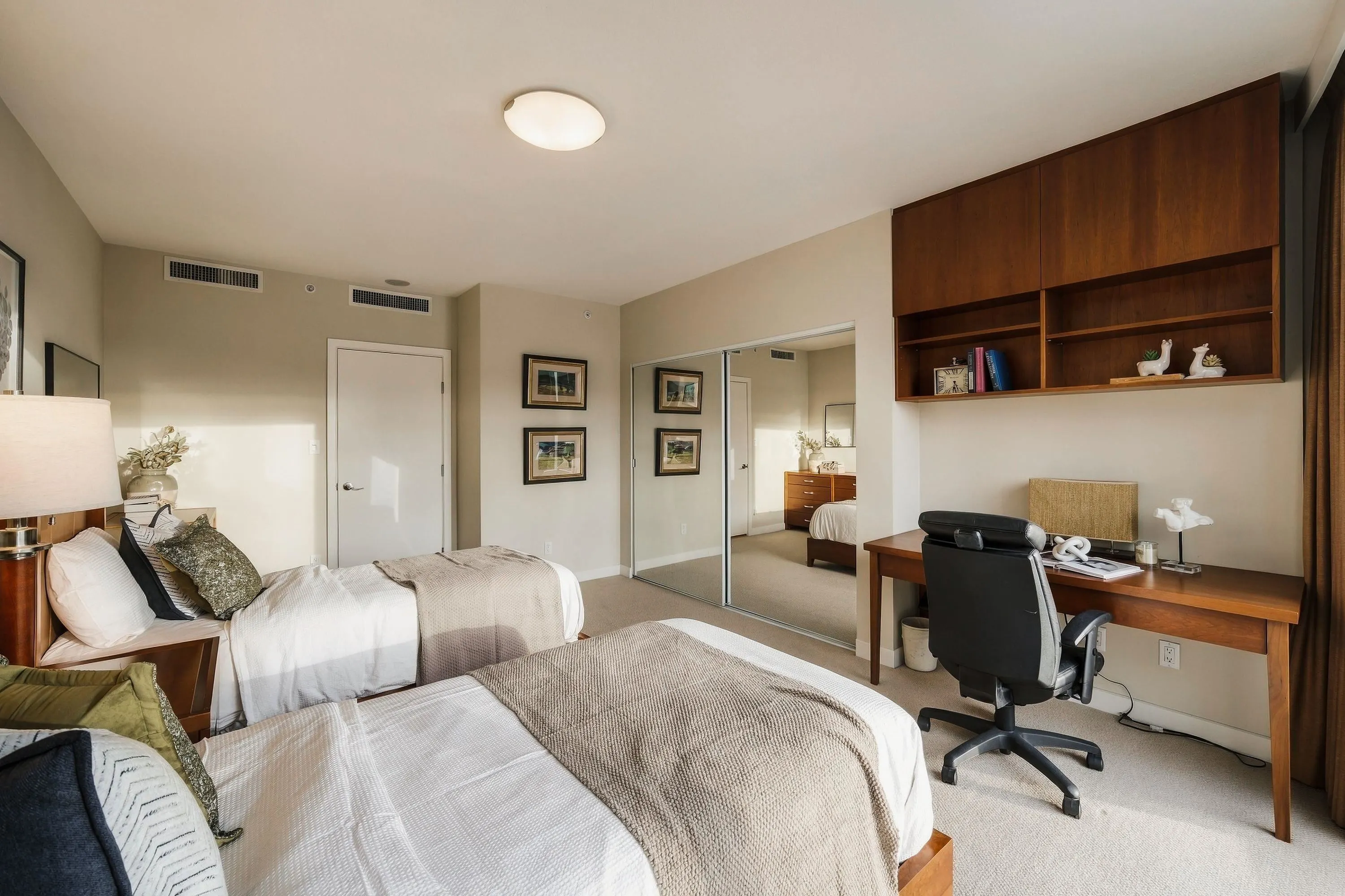 1281 W Cordova Street #2602