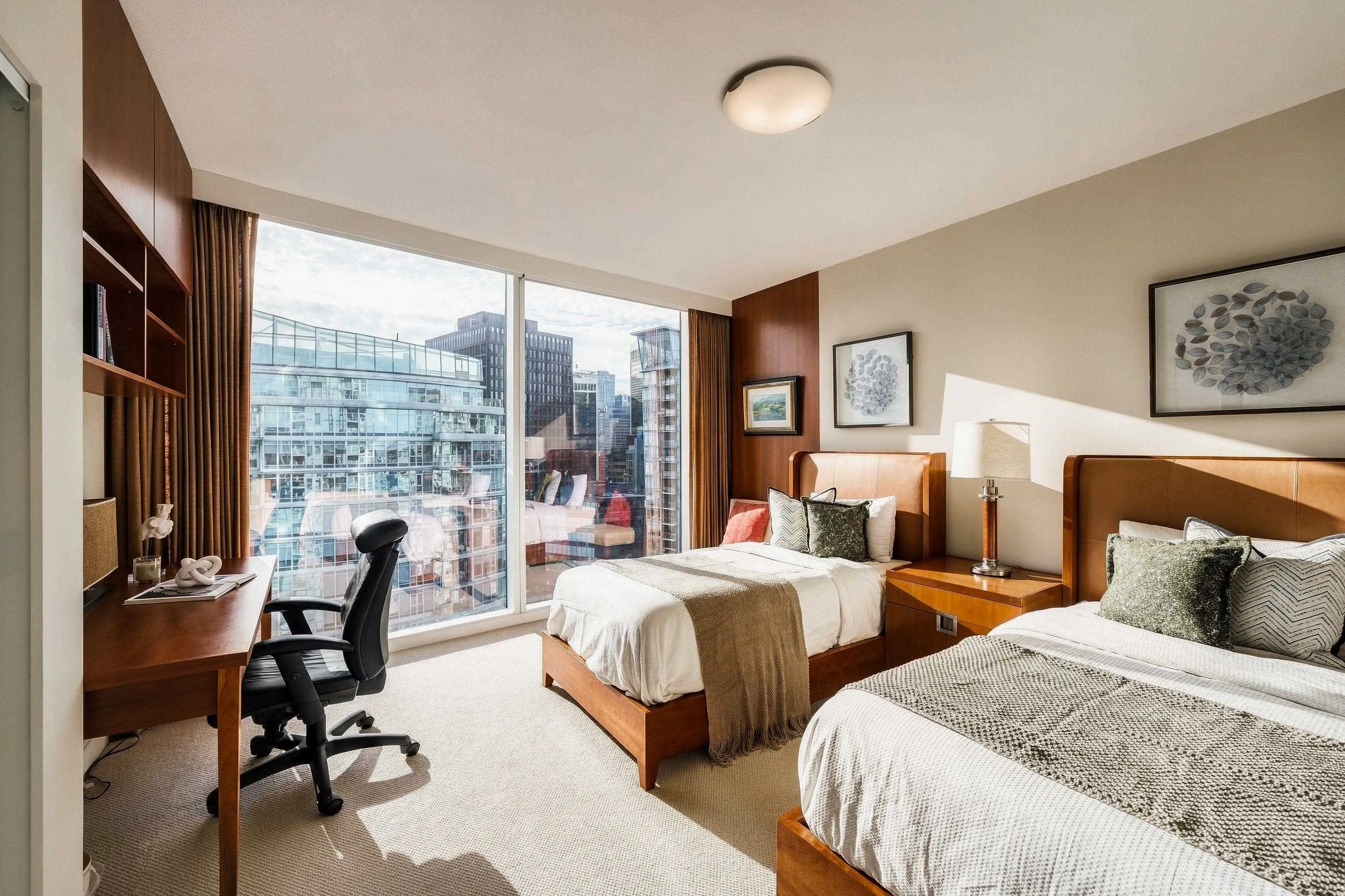 1281 W Cordova Street #2602