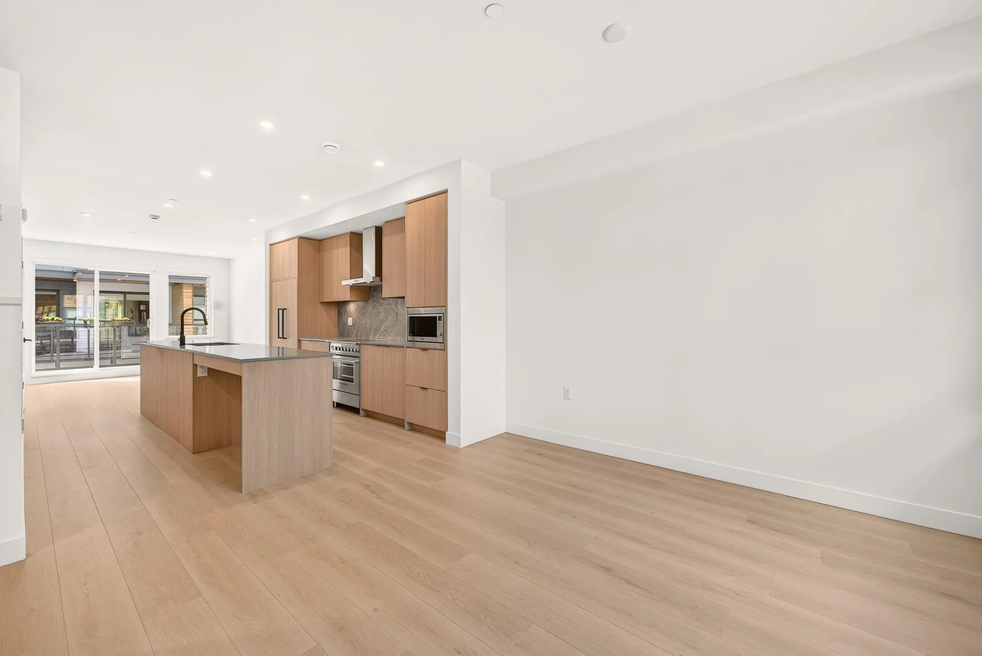 932 Lytton Street #103
