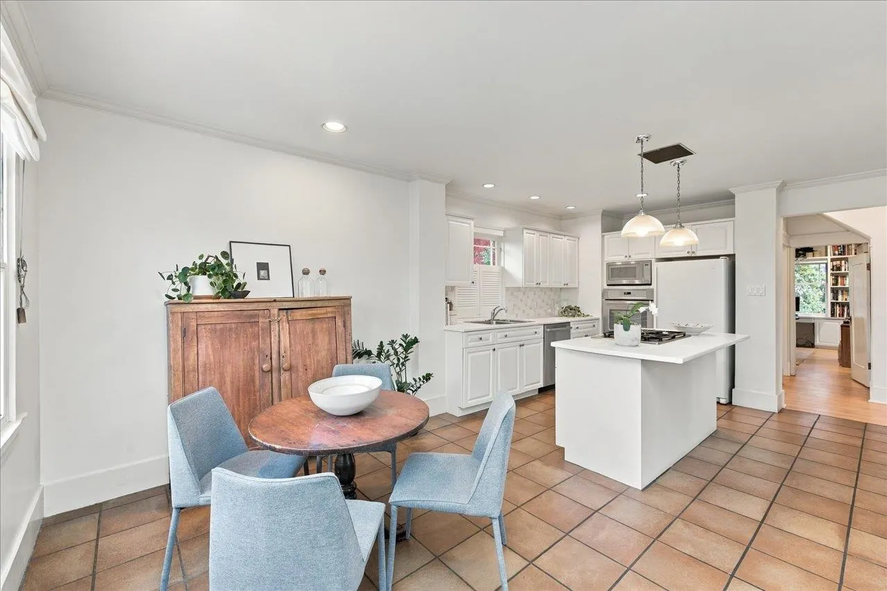 706 W 24th Avenue