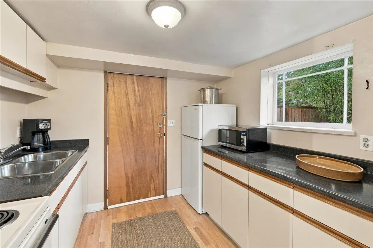 706 W 24th Avenue