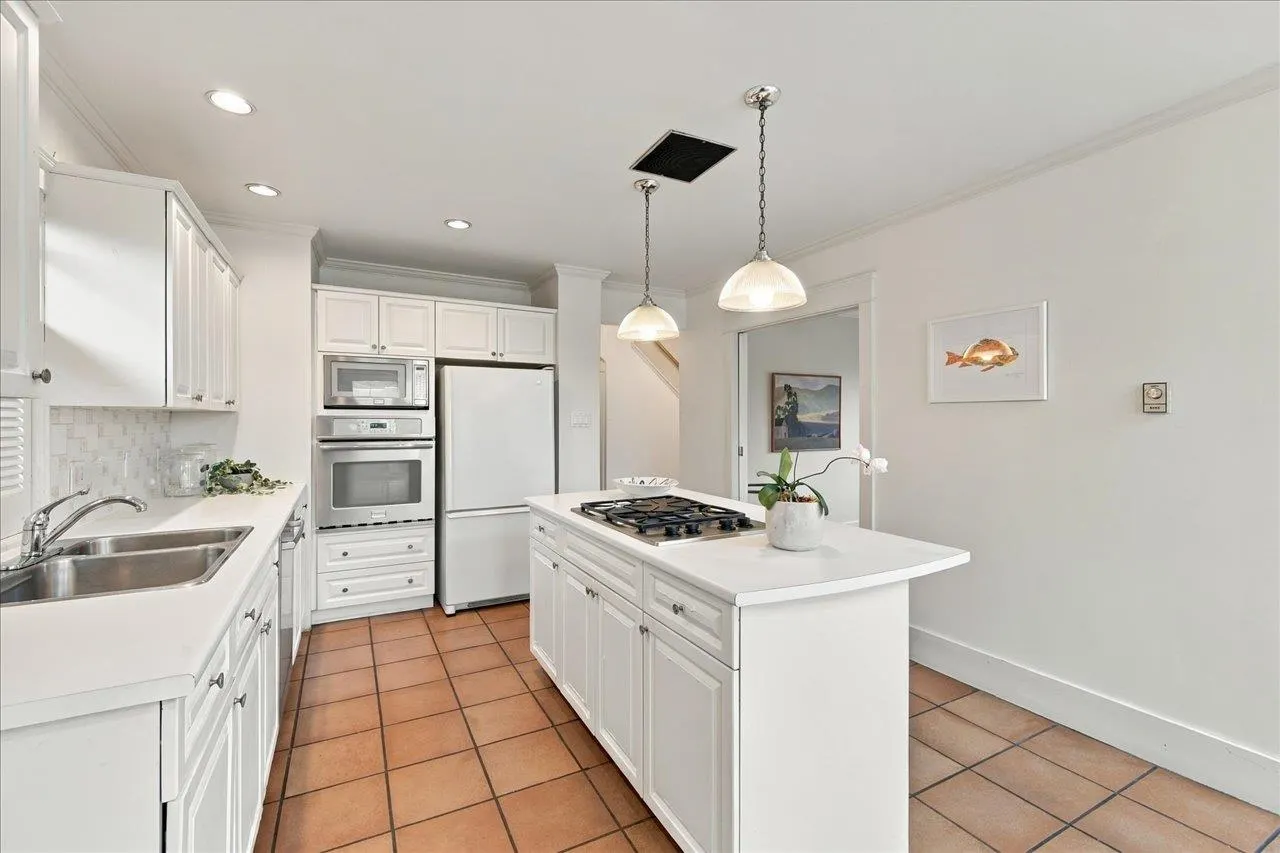 706 W 24th Avenue