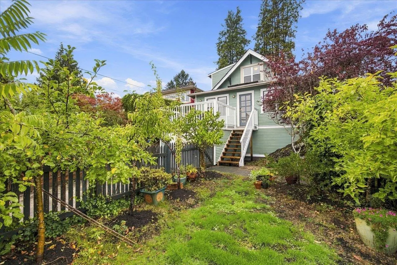 706 W 24th Avenue