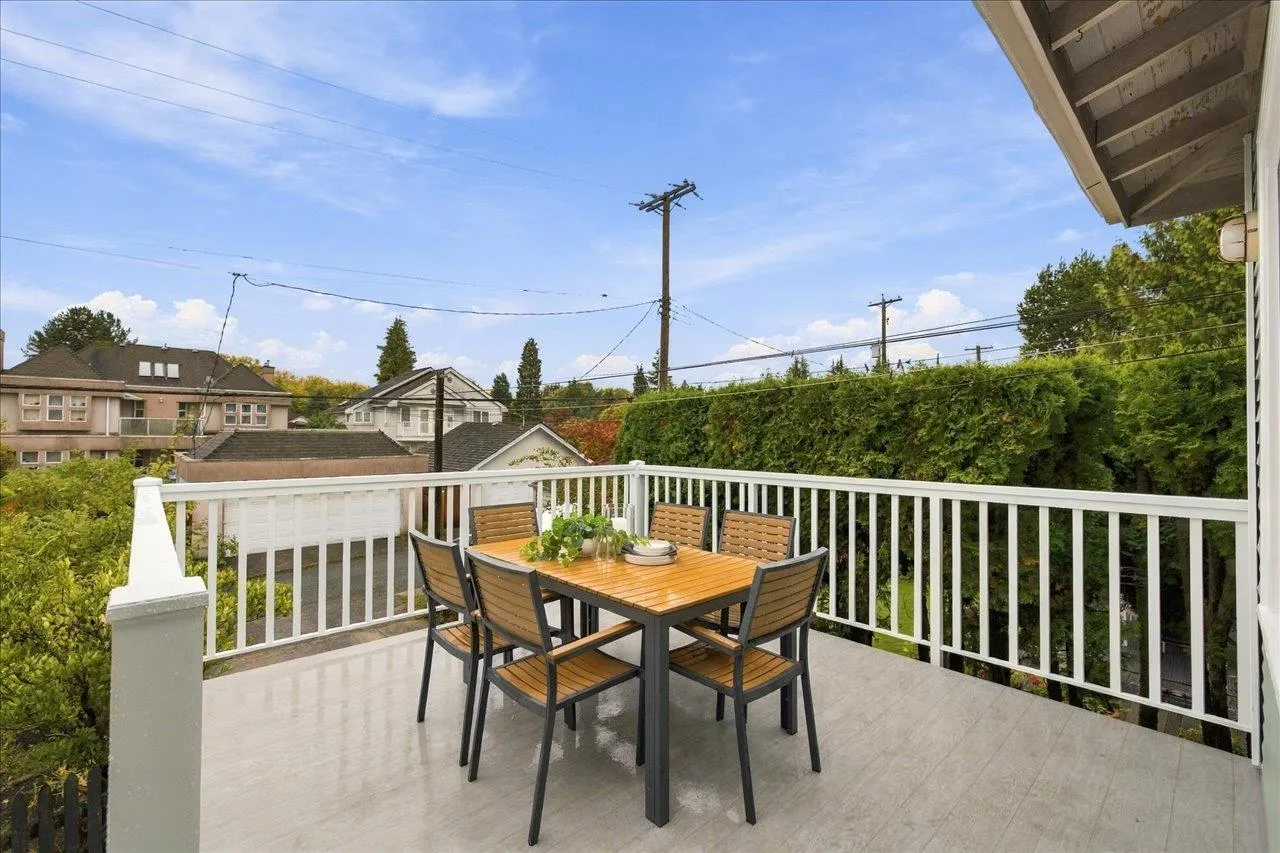 706 W 24th Avenue