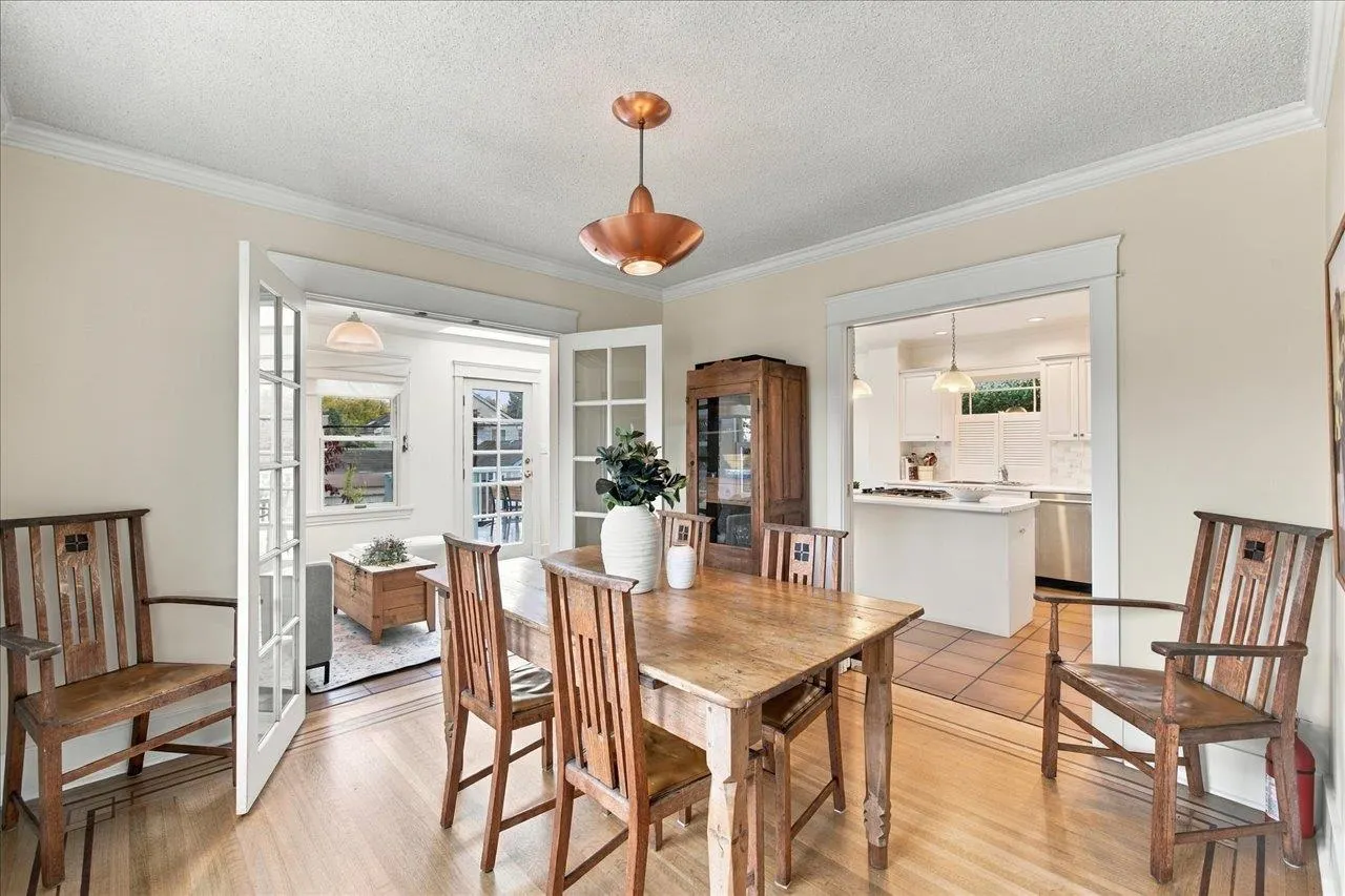 706 W 24th Avenue