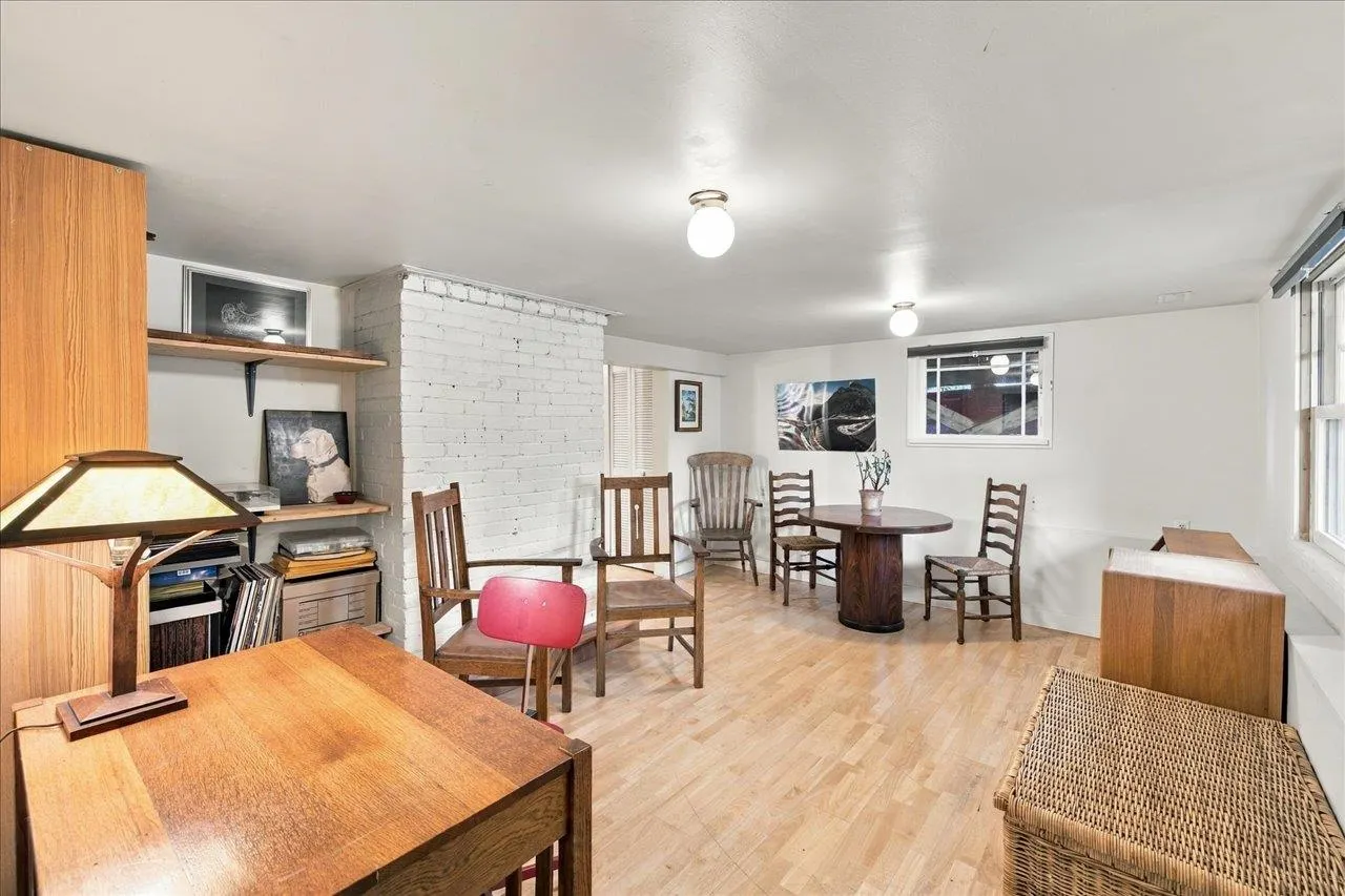 706 W 24th Avenue