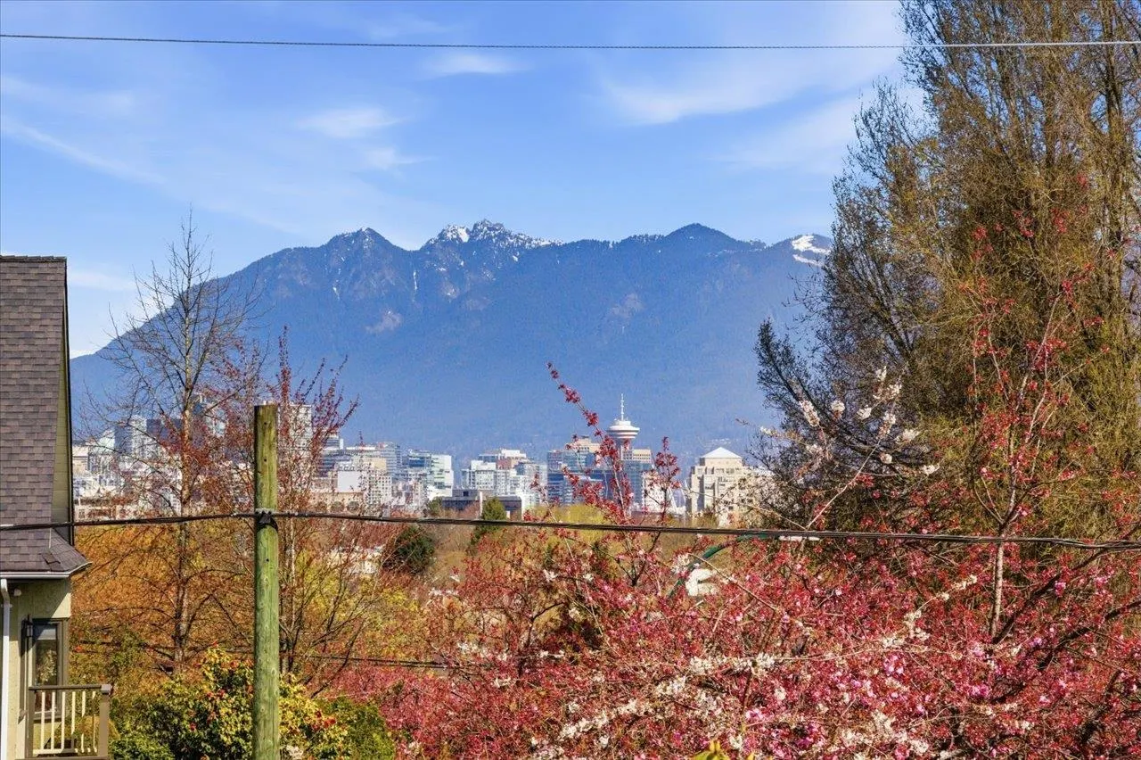 706 W 24th Avenue