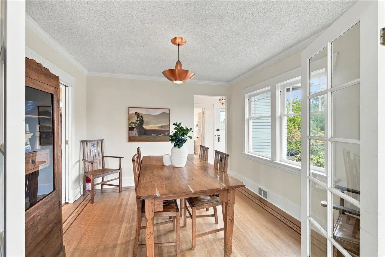706 W 24th Avenue