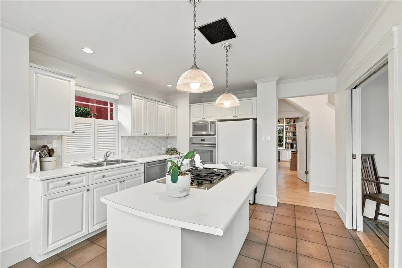 706 W 24th Avenue
