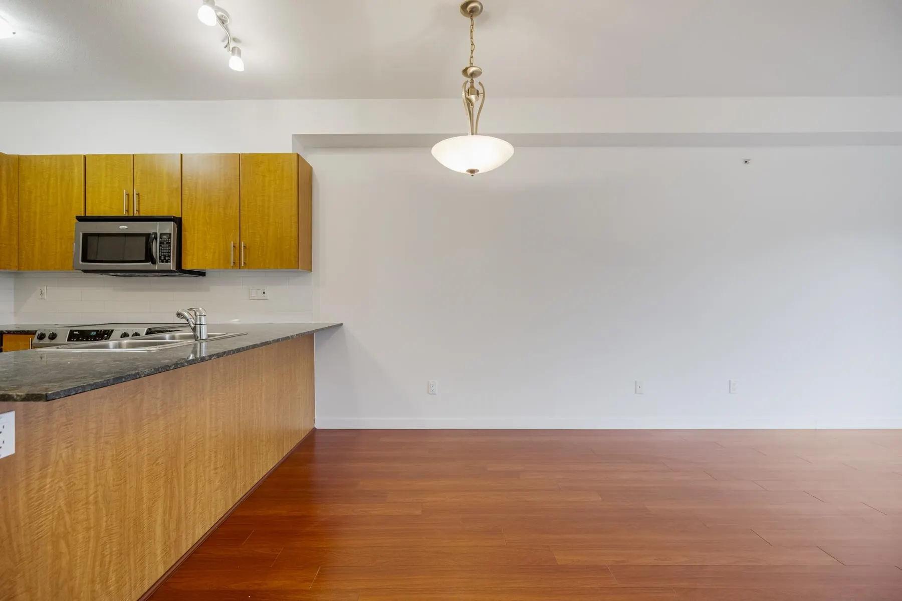 2488 Kelly Avenue #403
