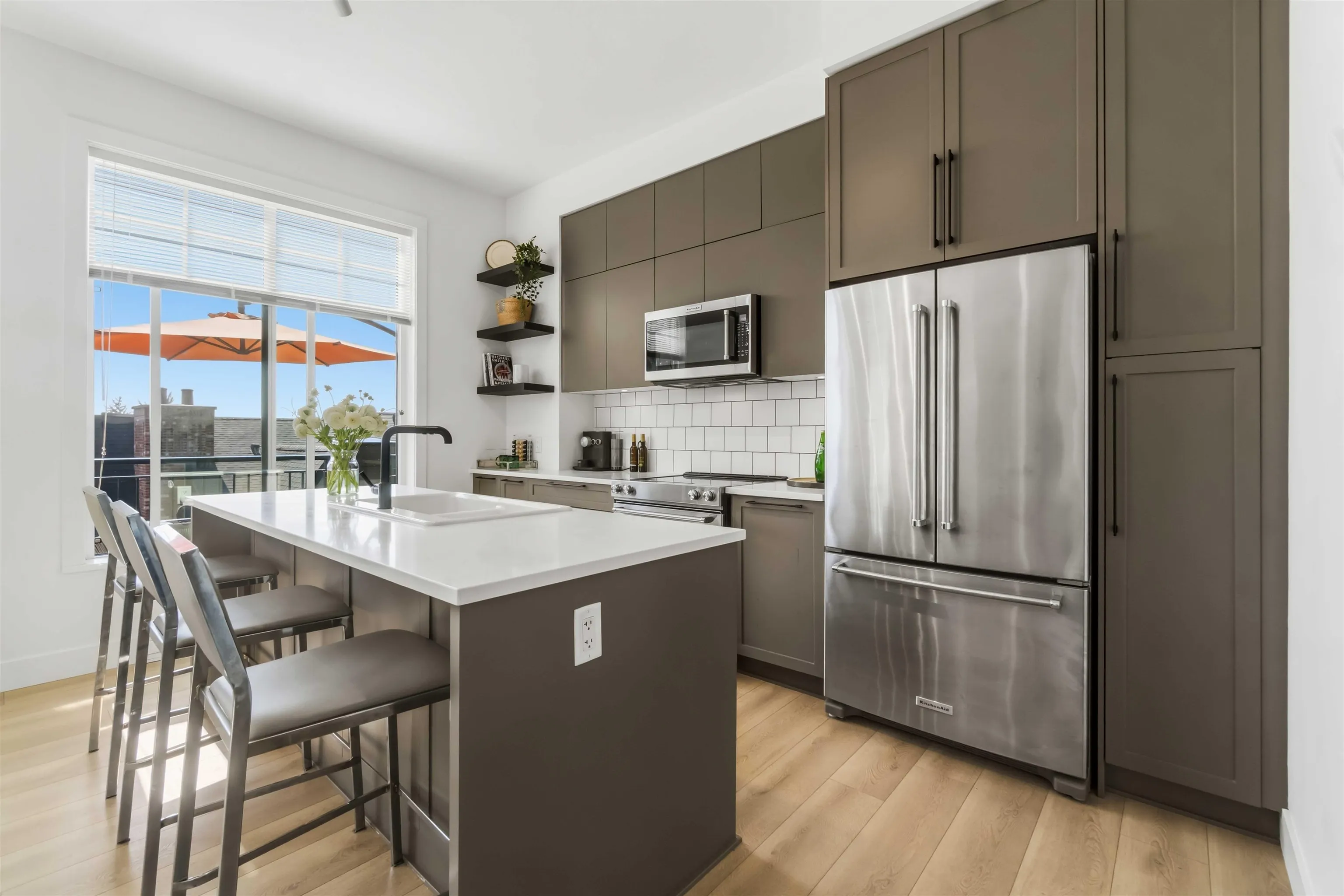 3552 Victoria Drive #9