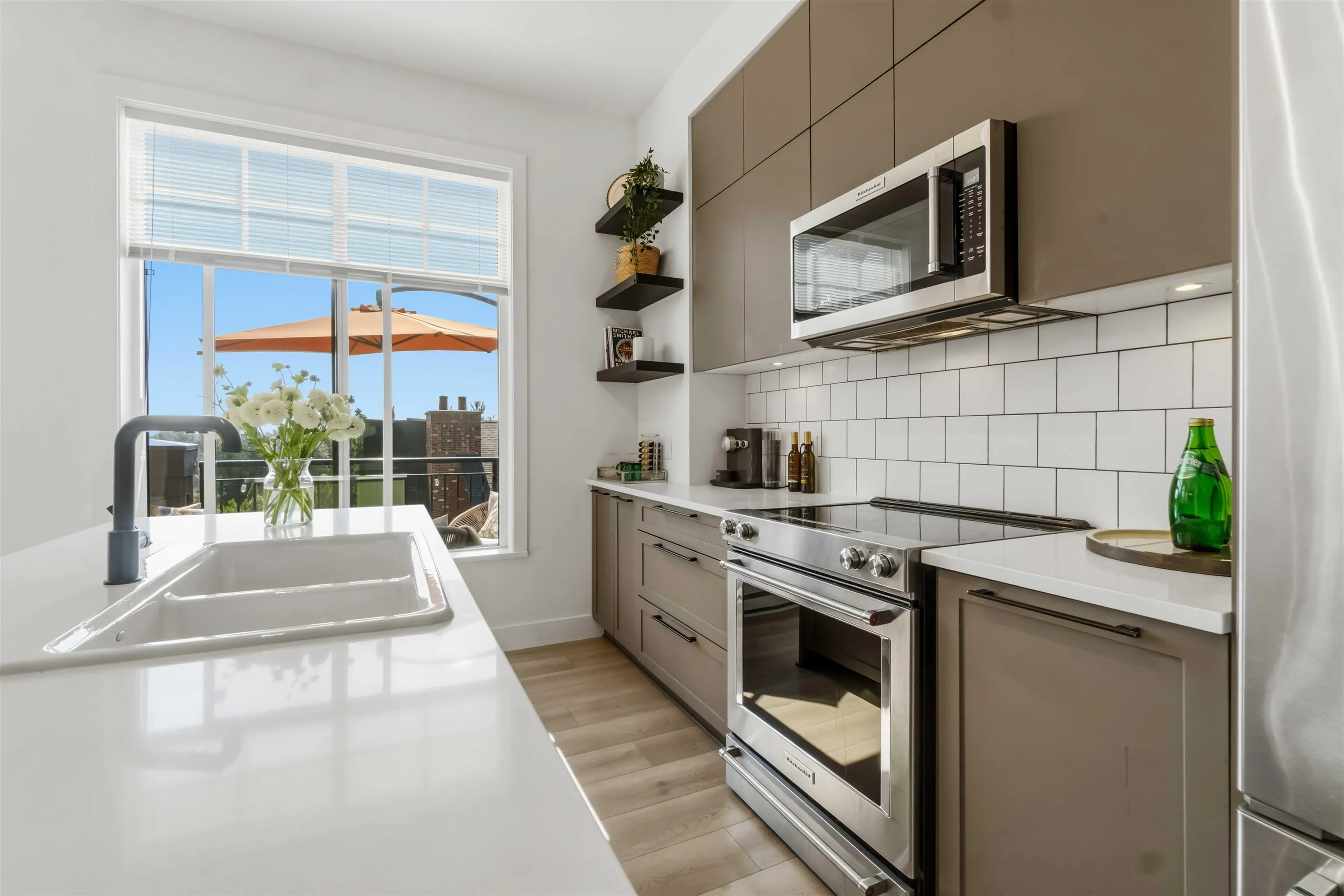 3552 Victoria Drive #9