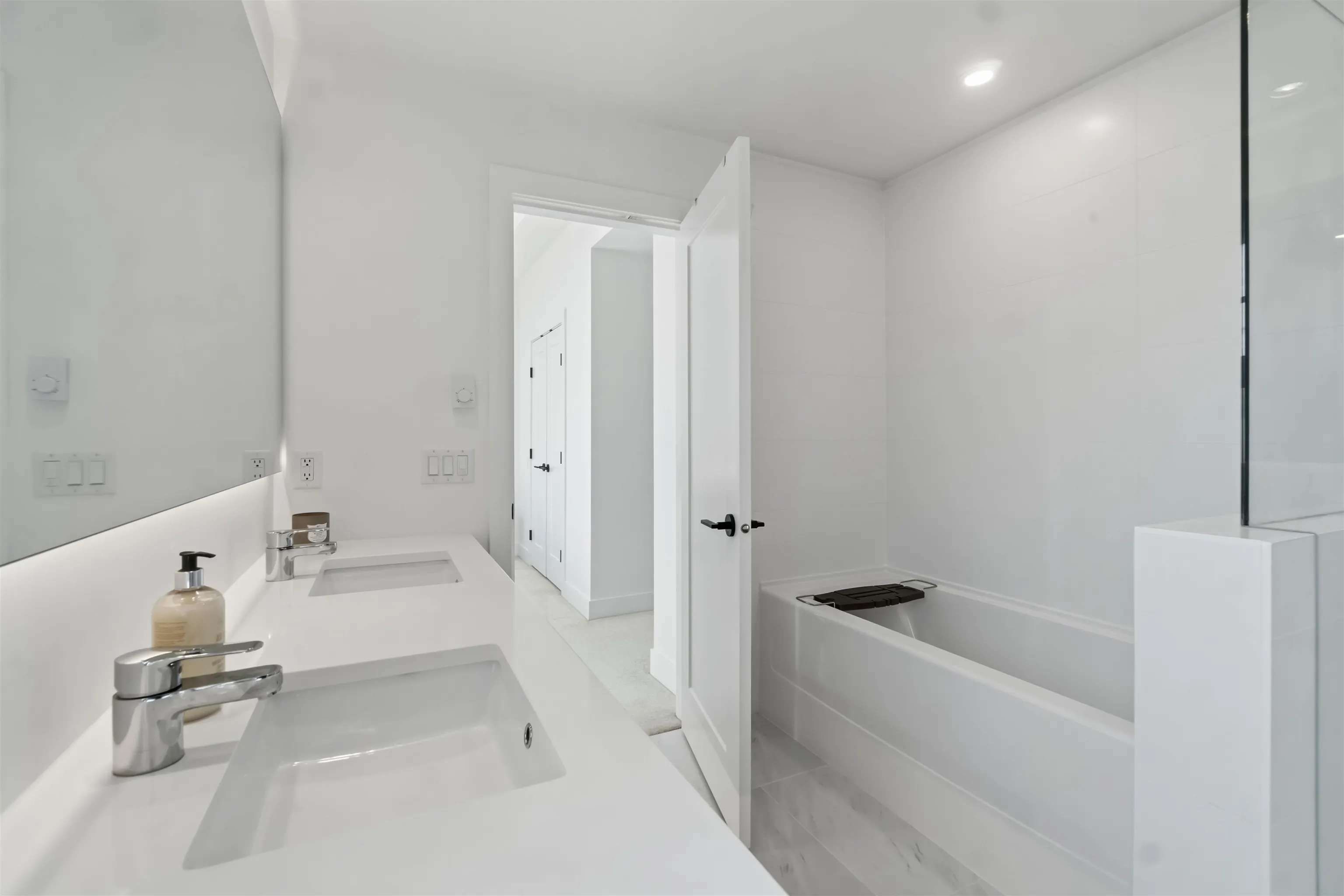 3552 Victoria Drive #9