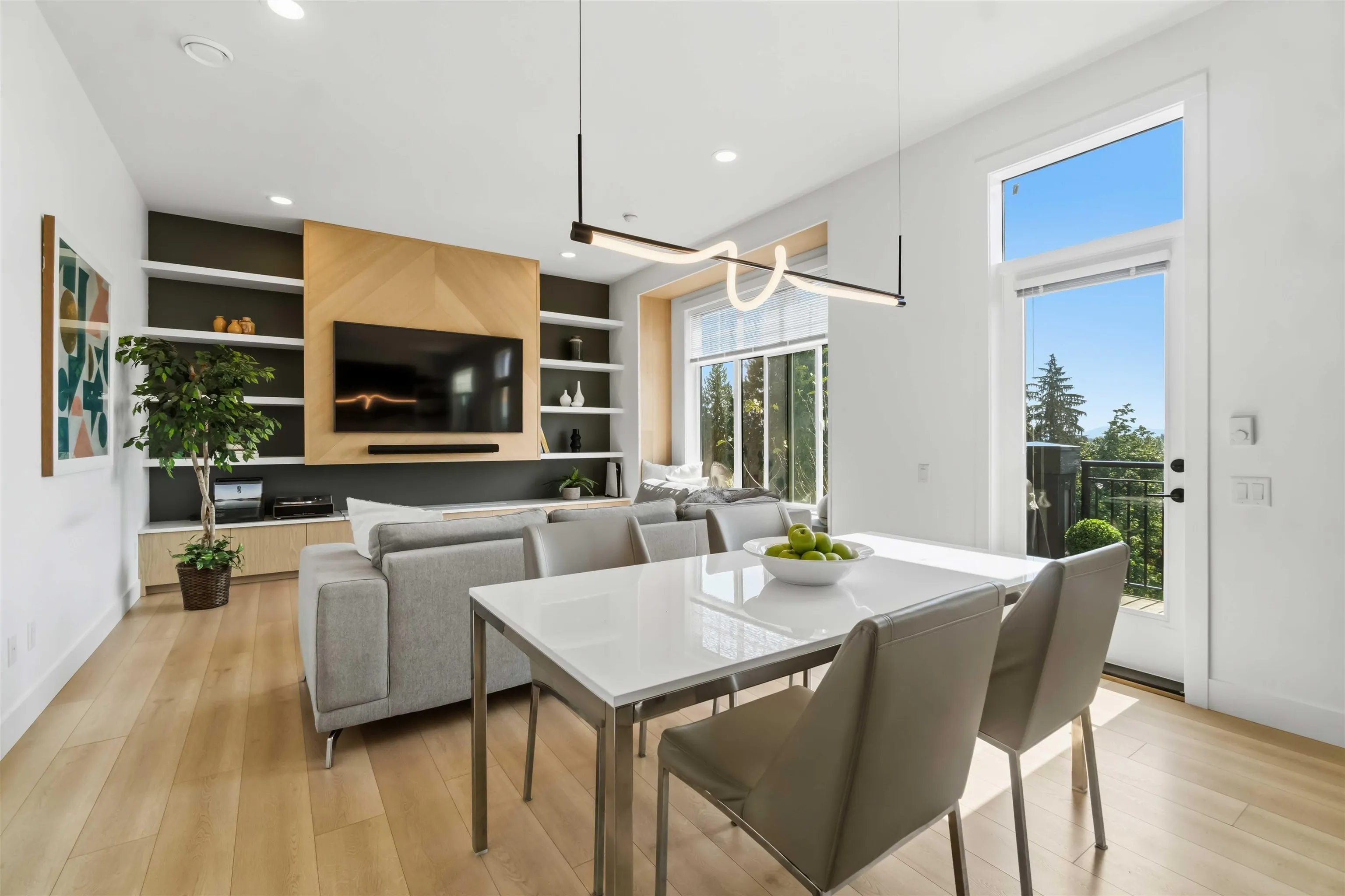 3552 Victoria Drive #9