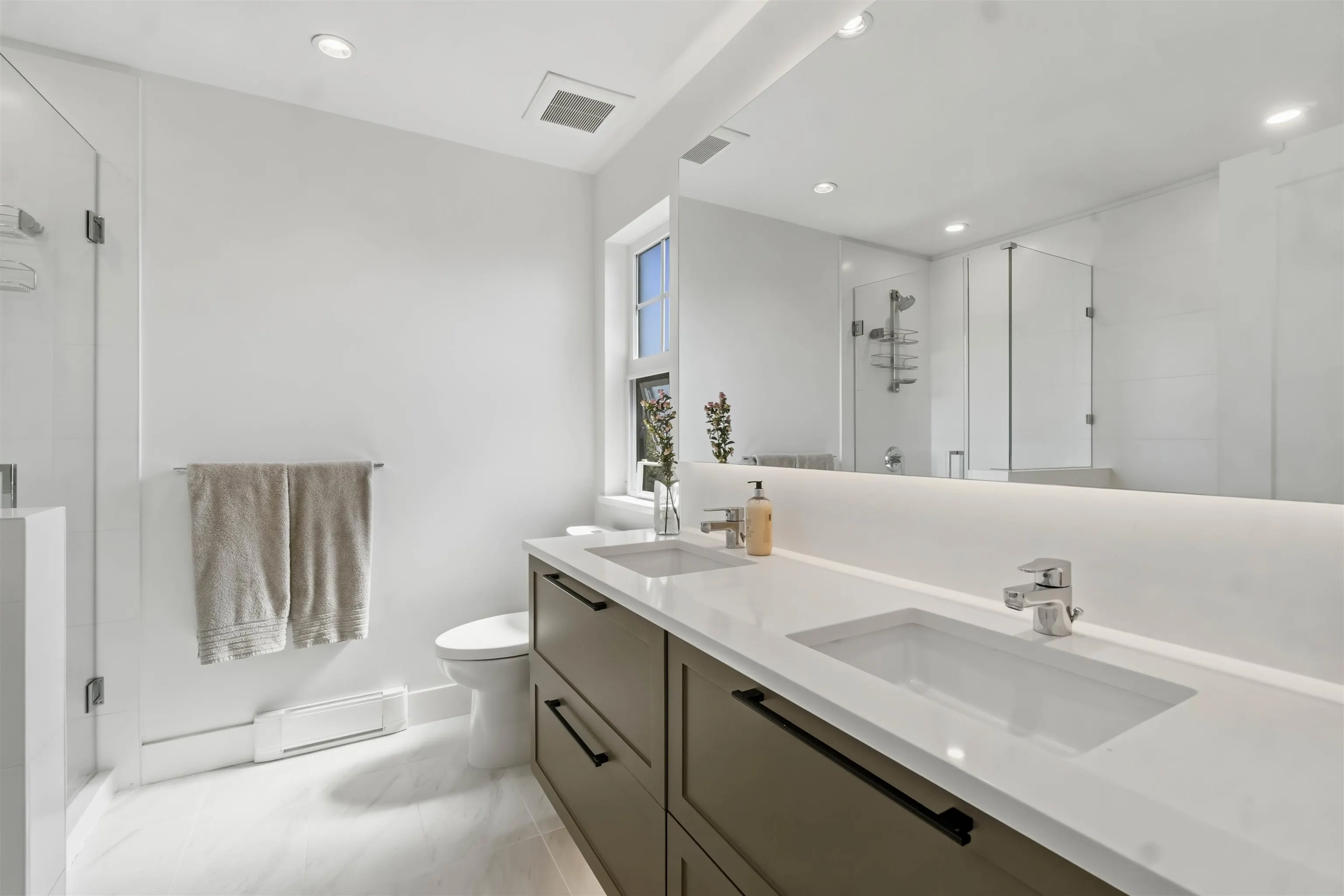 3552 Victoria Drive #9