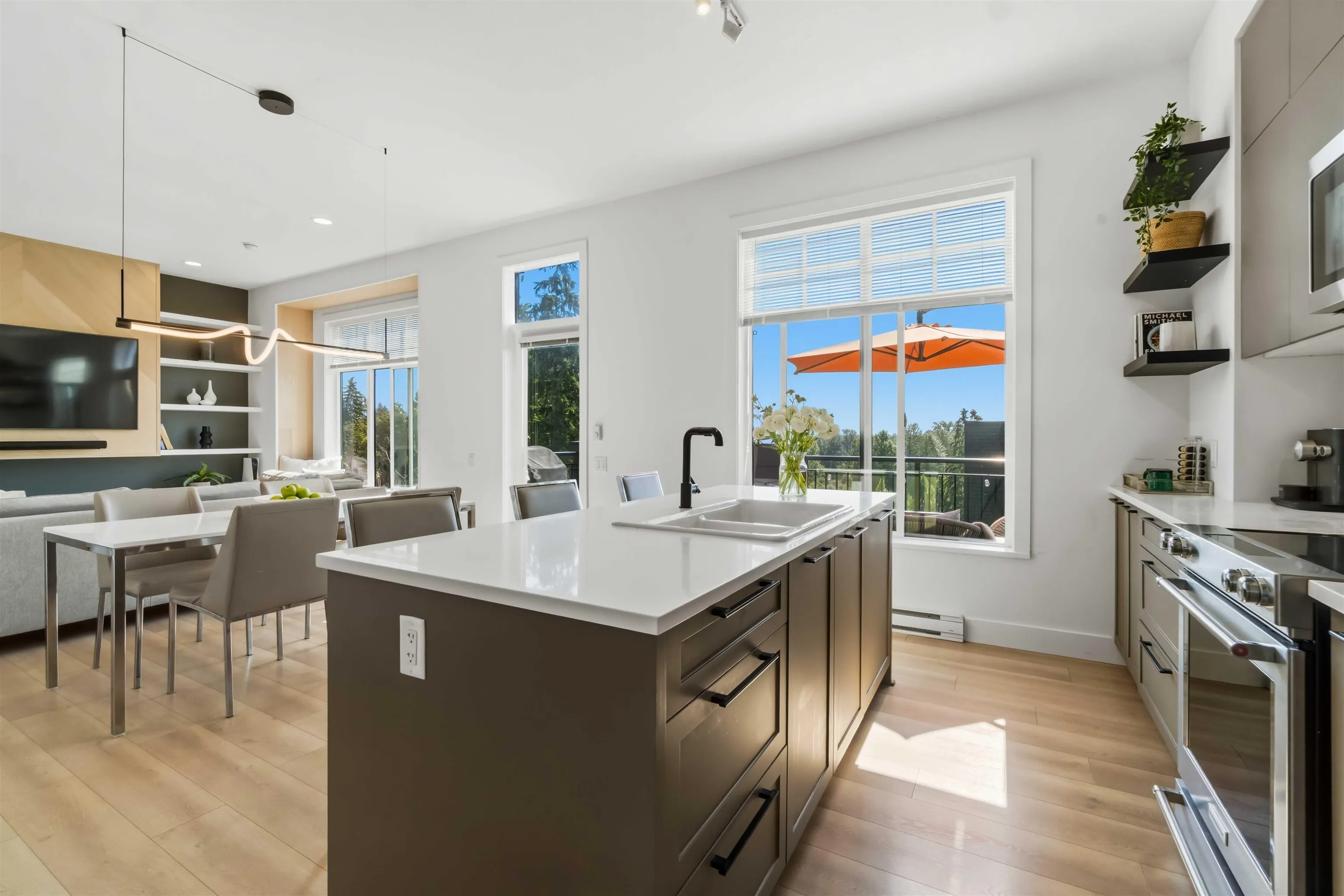 3552 Victoria Drive #9
