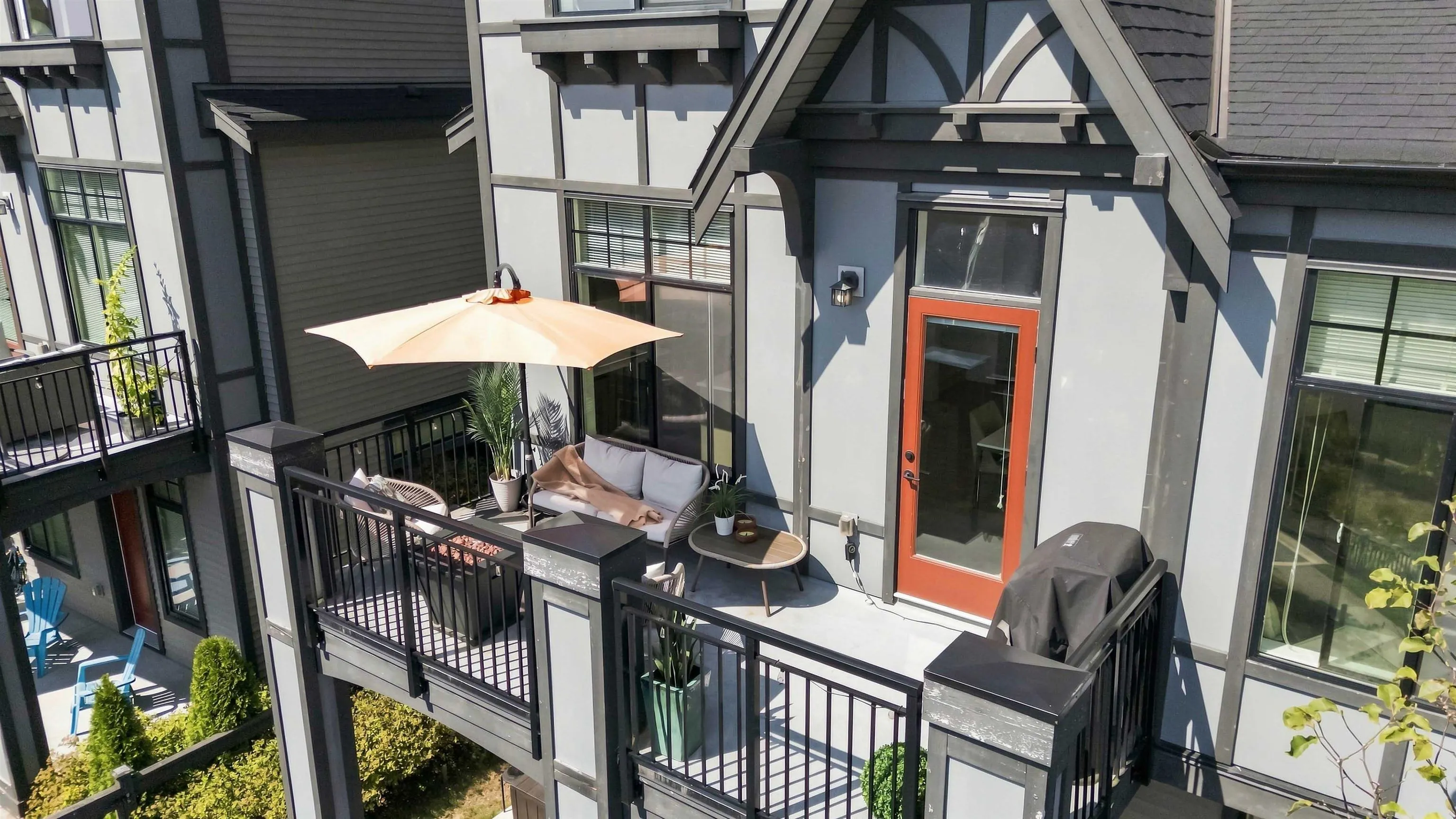 3552 Victoria Drive #9