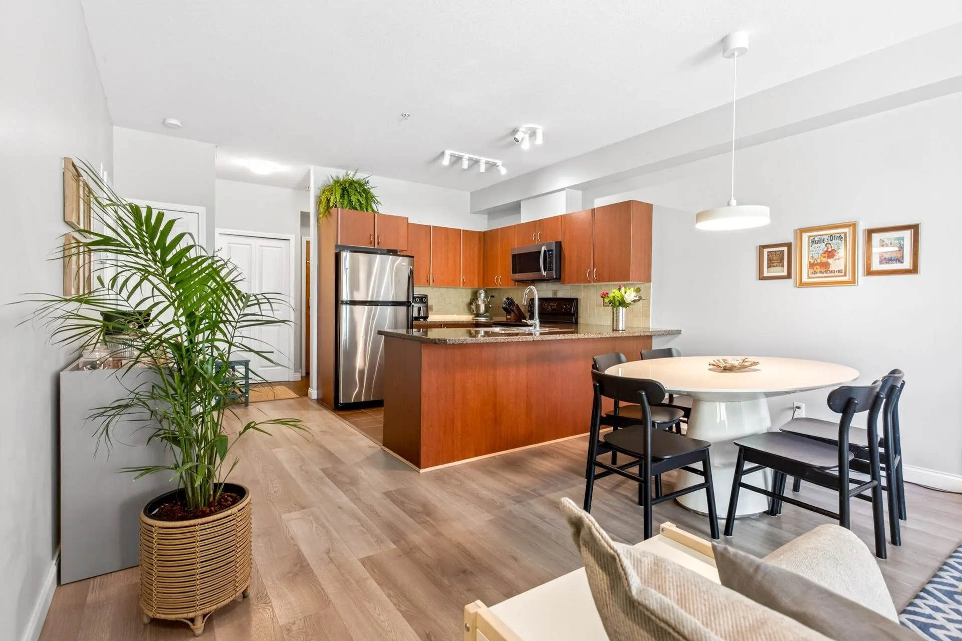2346 Mcallister Avenue #211