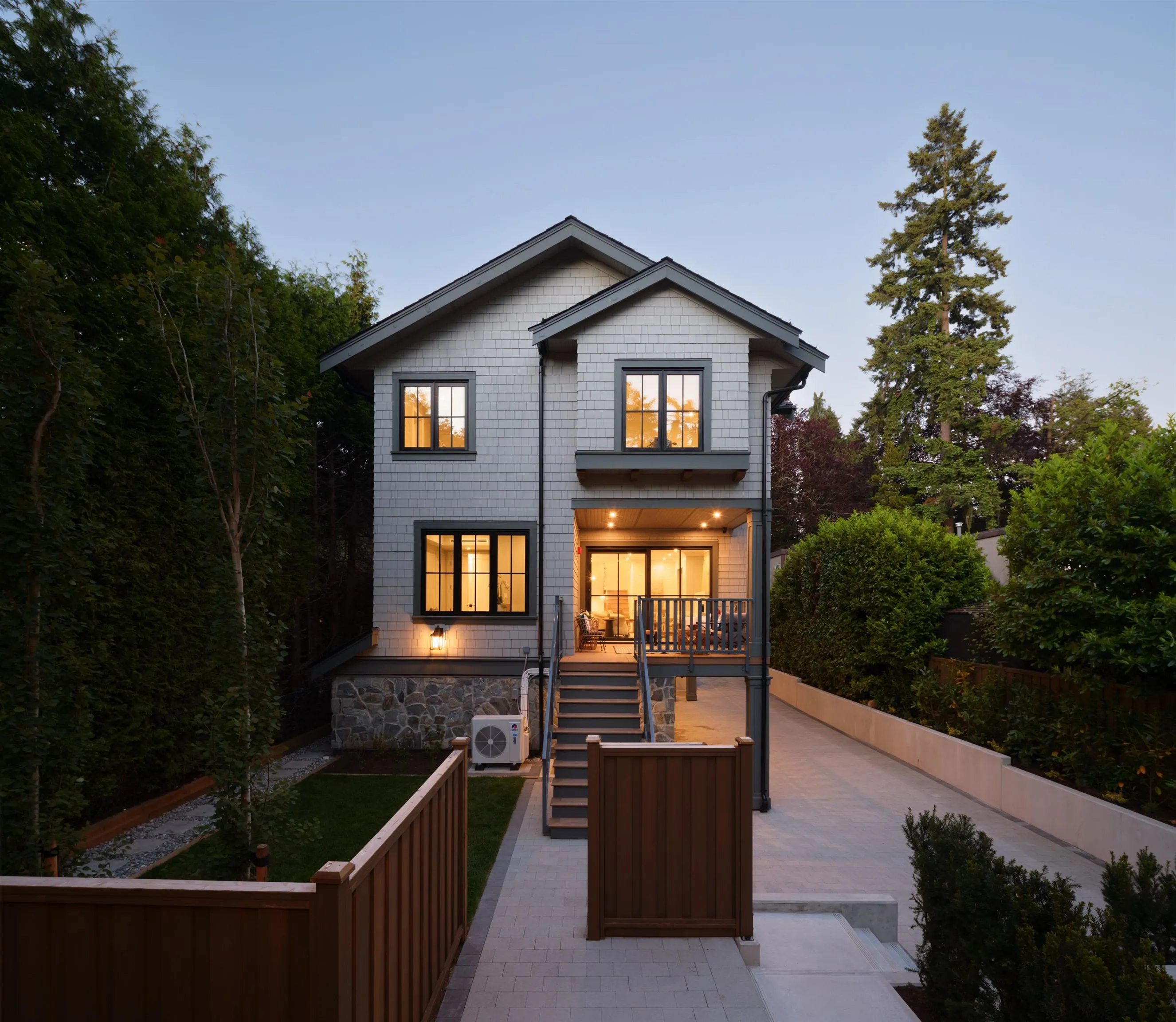 5593 Mackenzie Street