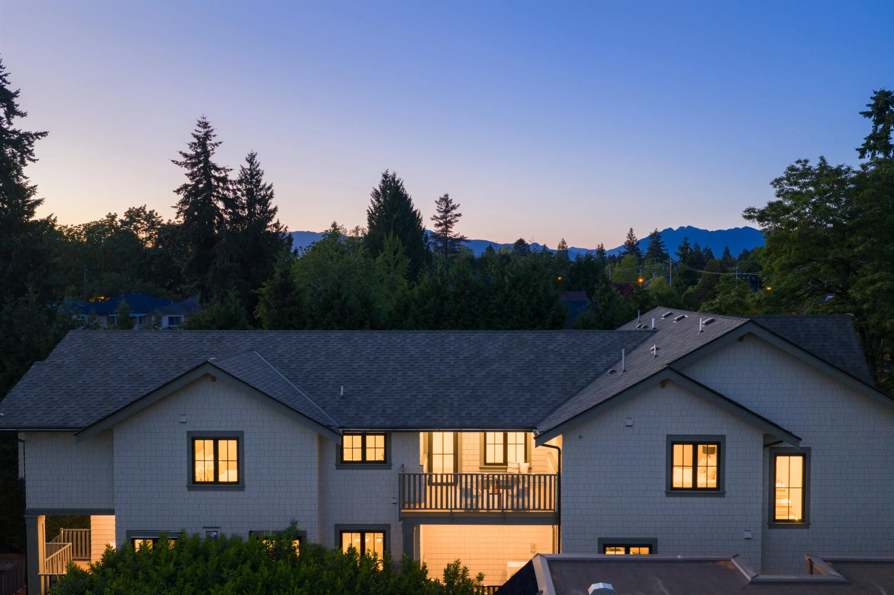 5593 Mackenzie Street