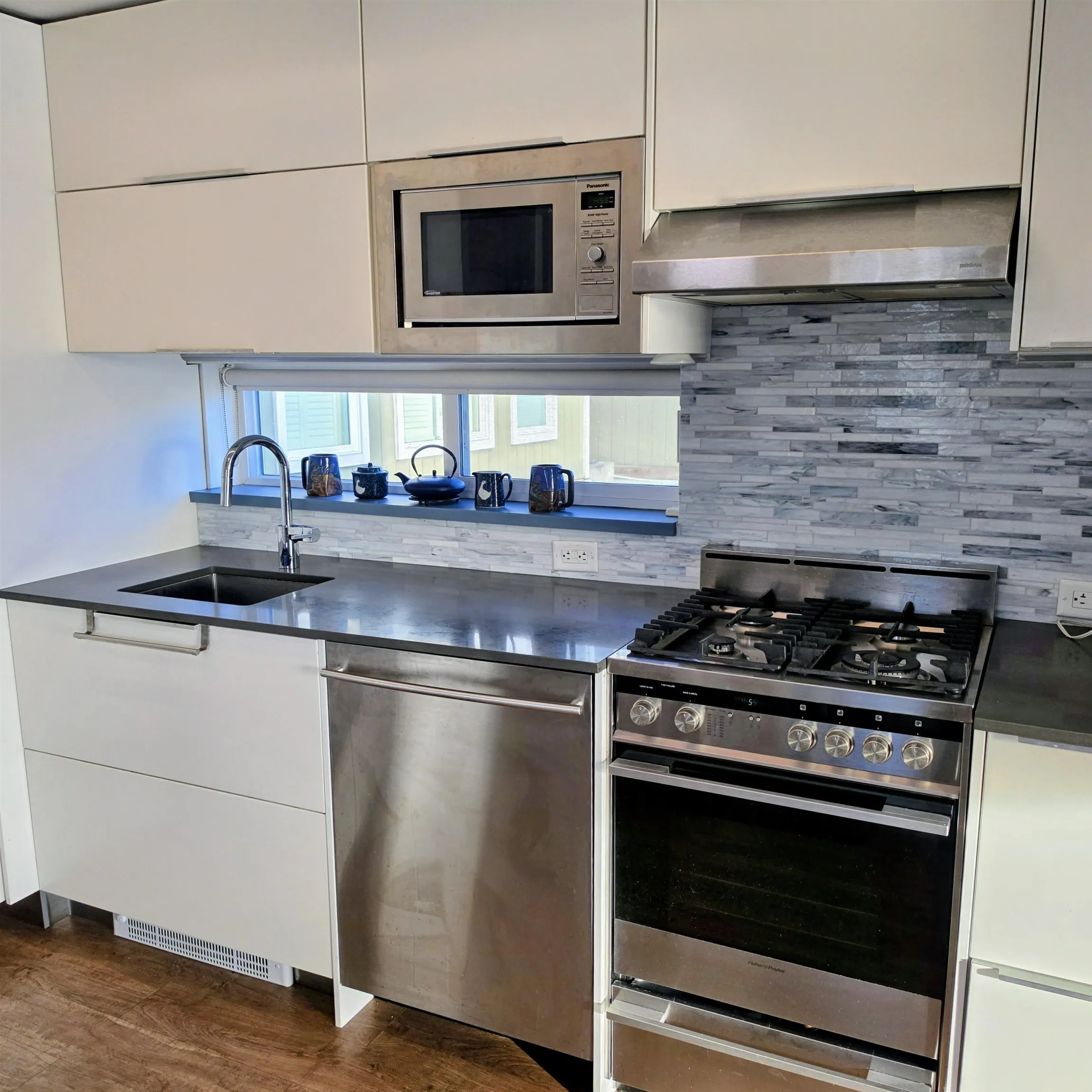 415 W Esplanade #C02