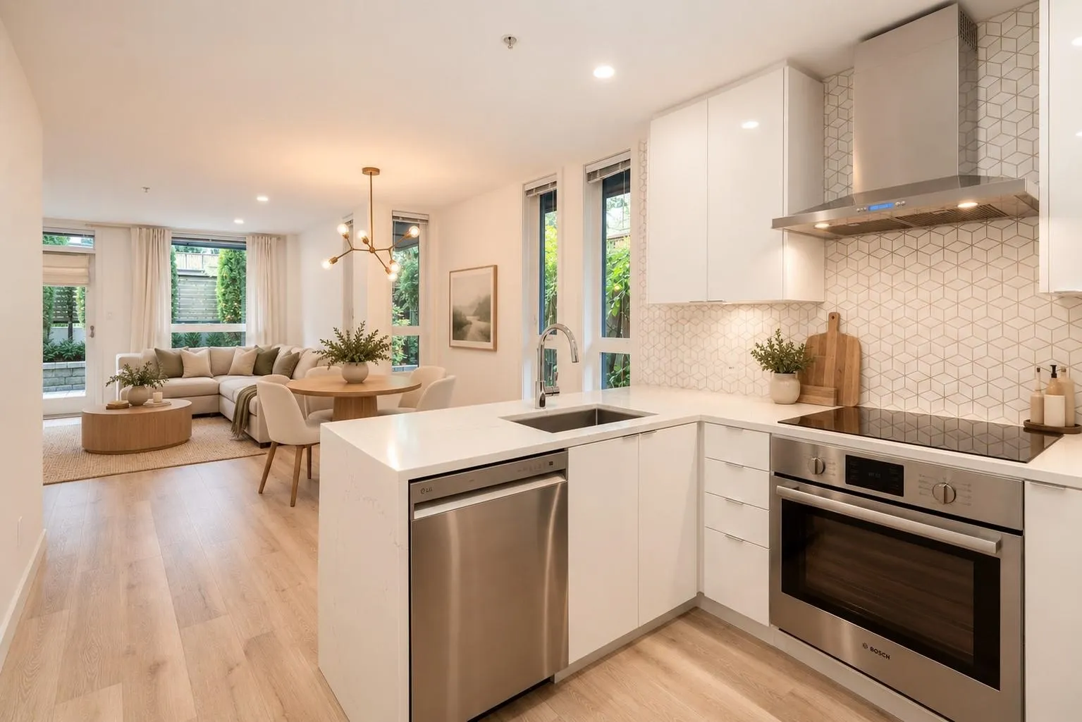 562 E 7th Avenue #101