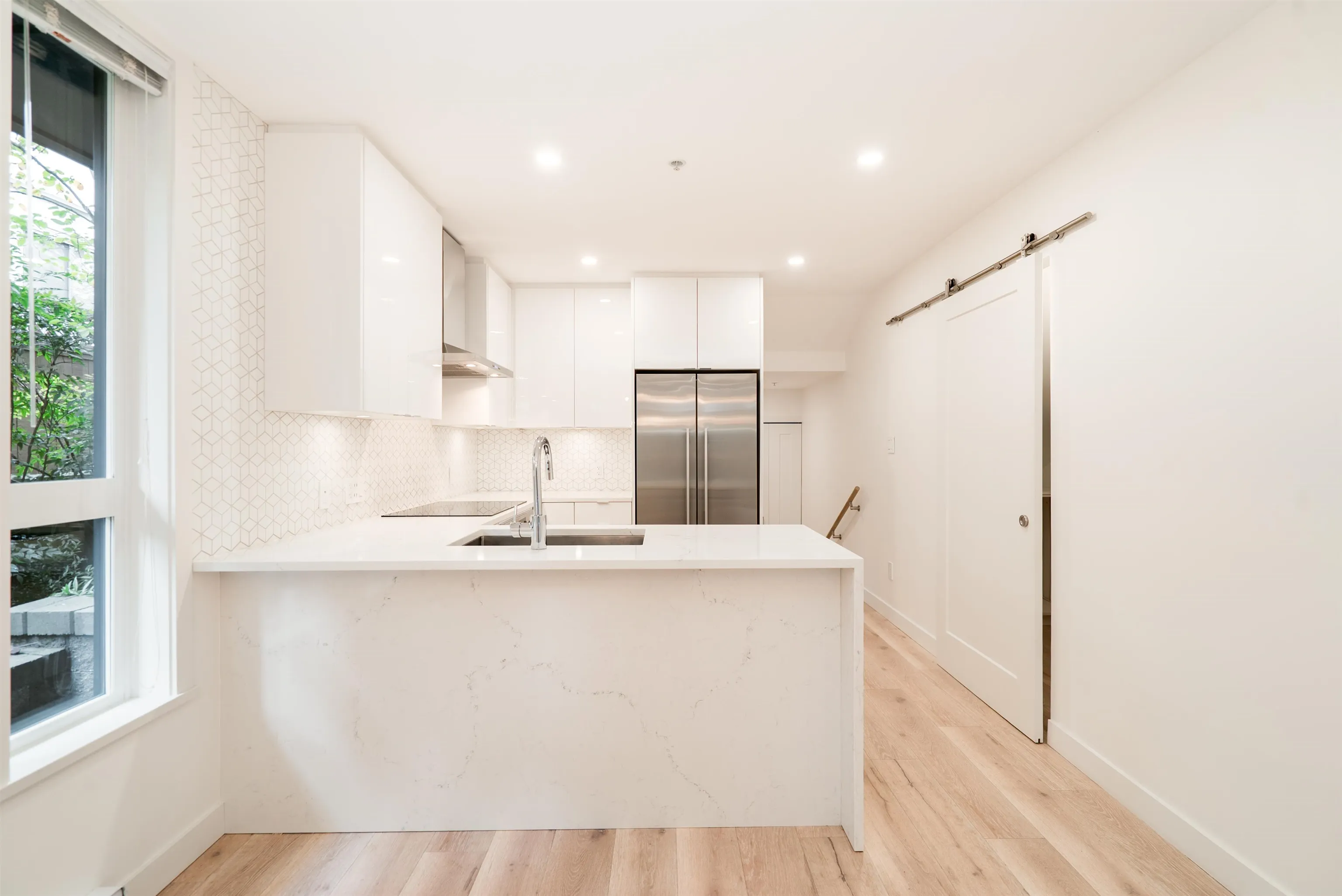 562 E 7th Avenue #101