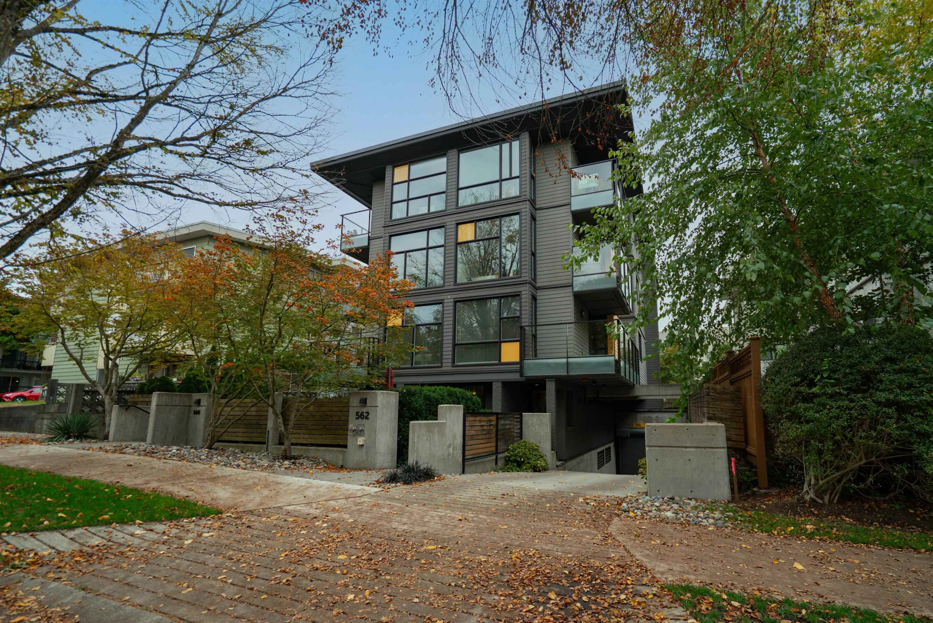 562 E 7th Avenue #101