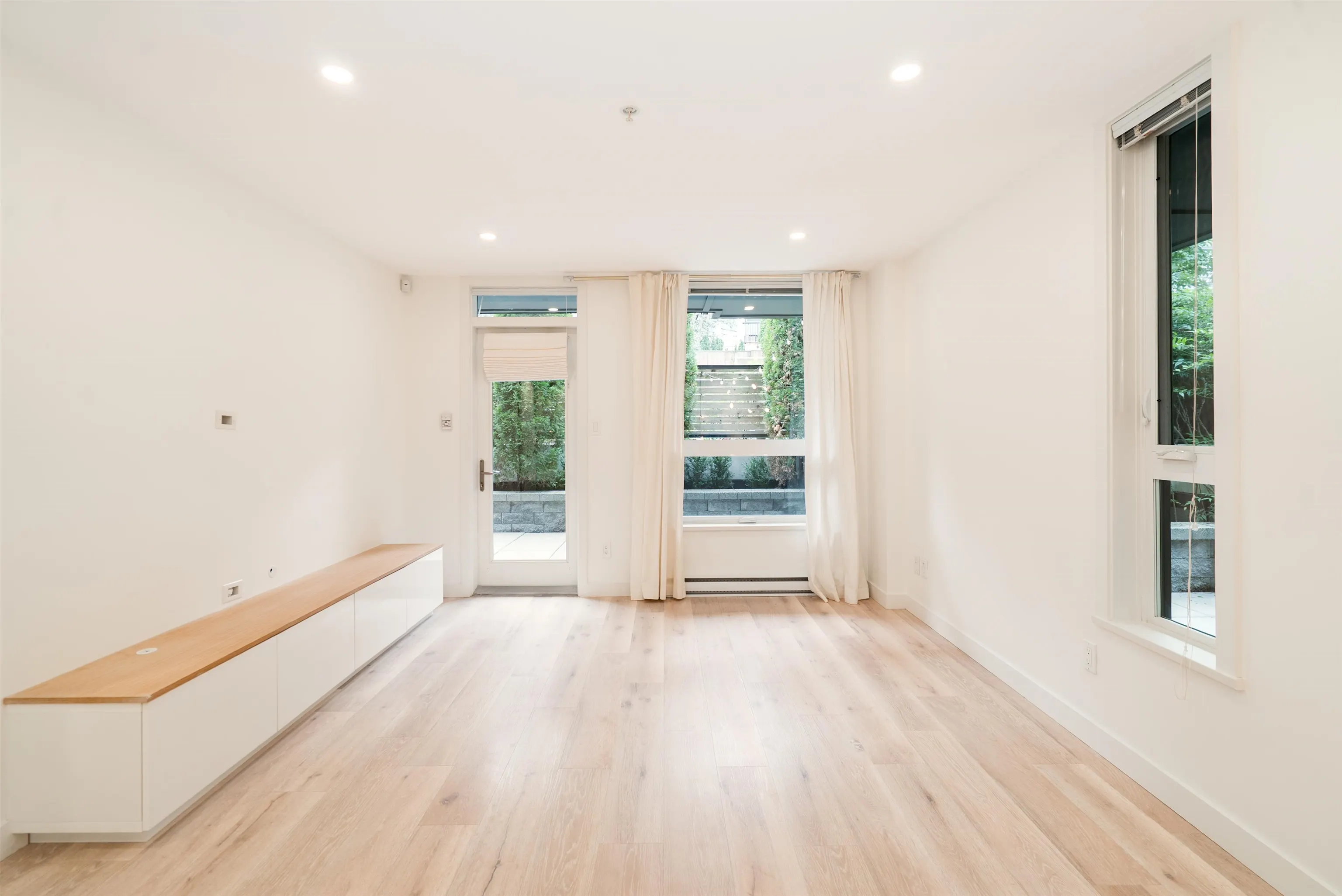 562 E 7th Avenue #101