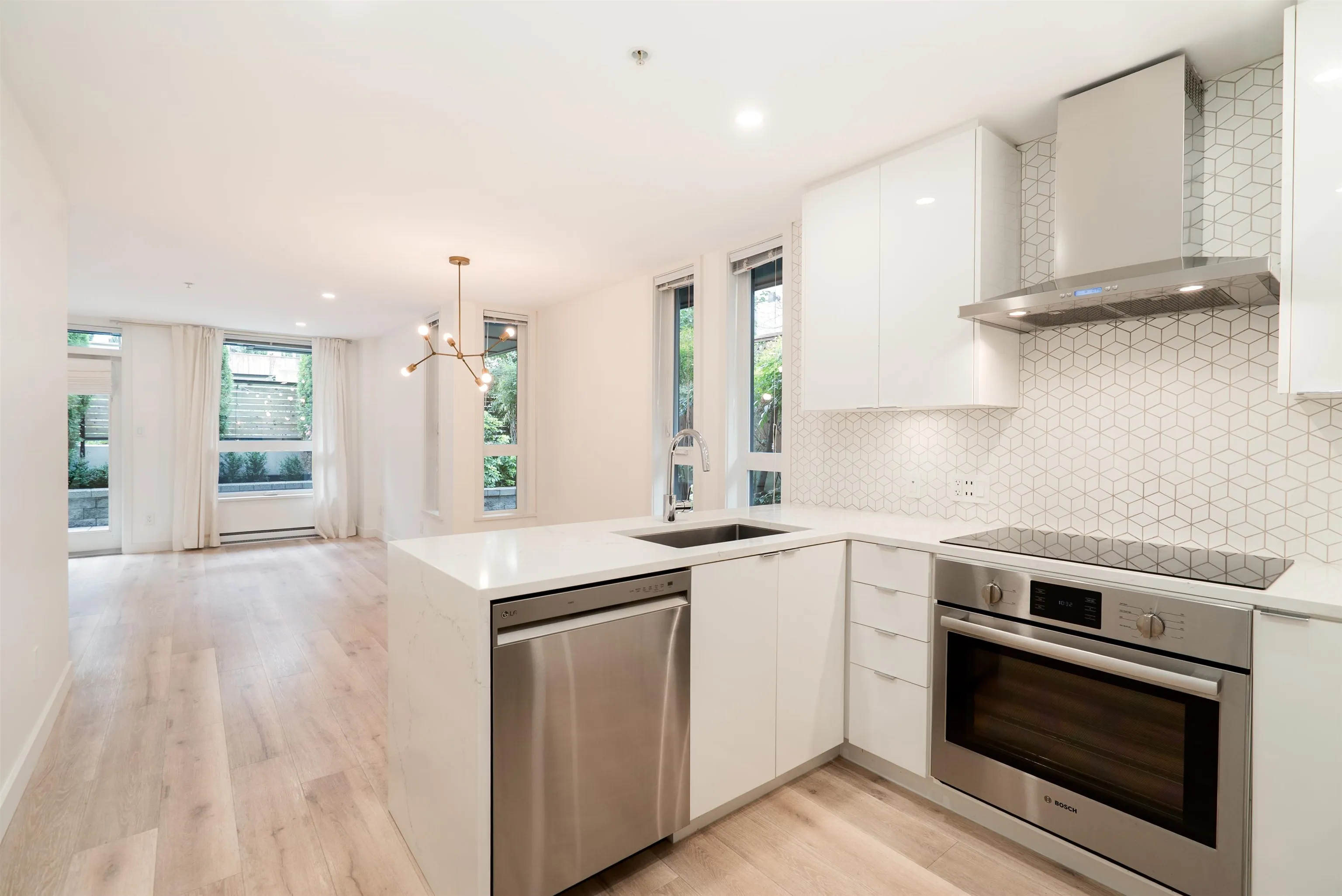 562 E 7th Avenue #101