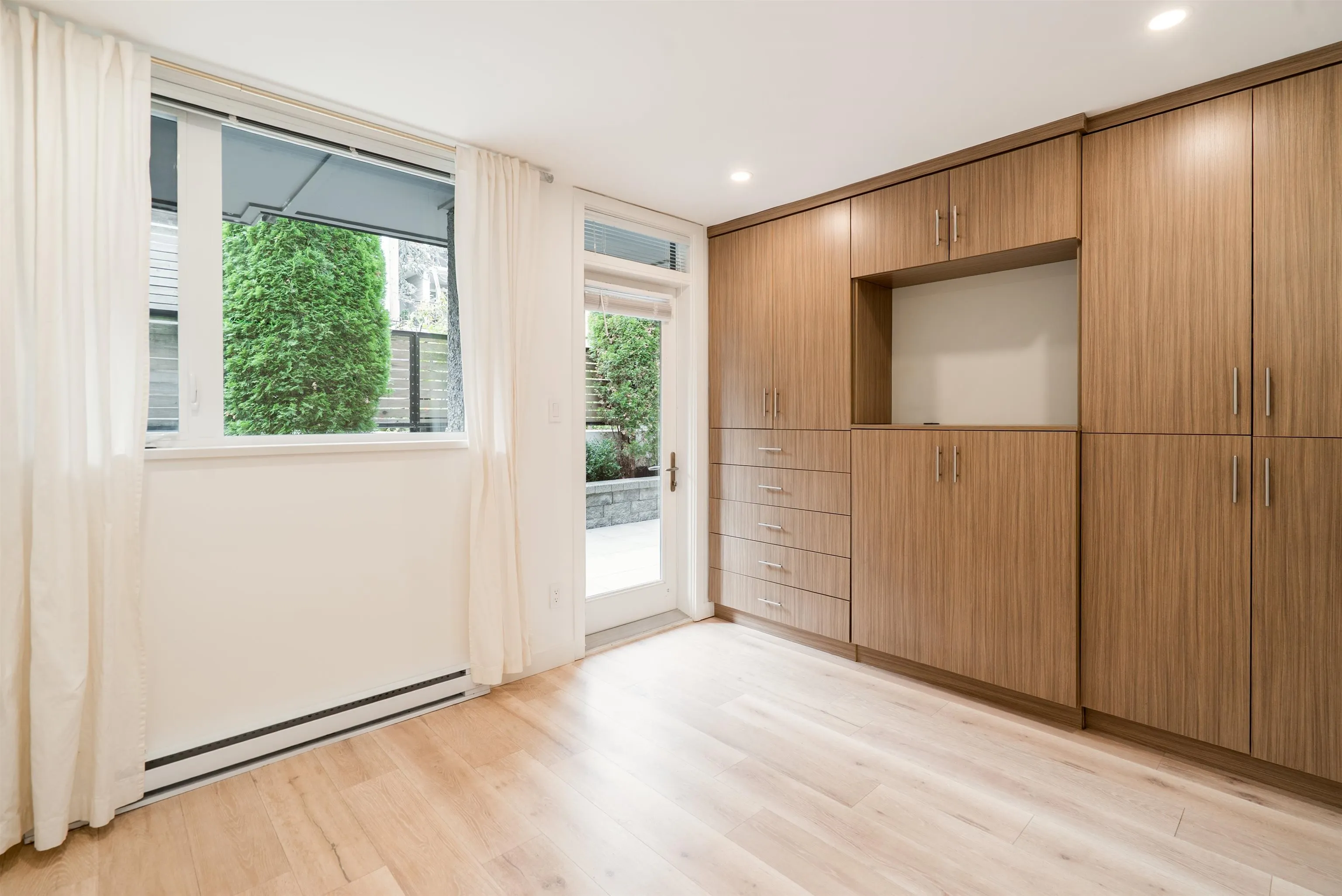 562 E 7th Avenue #101
