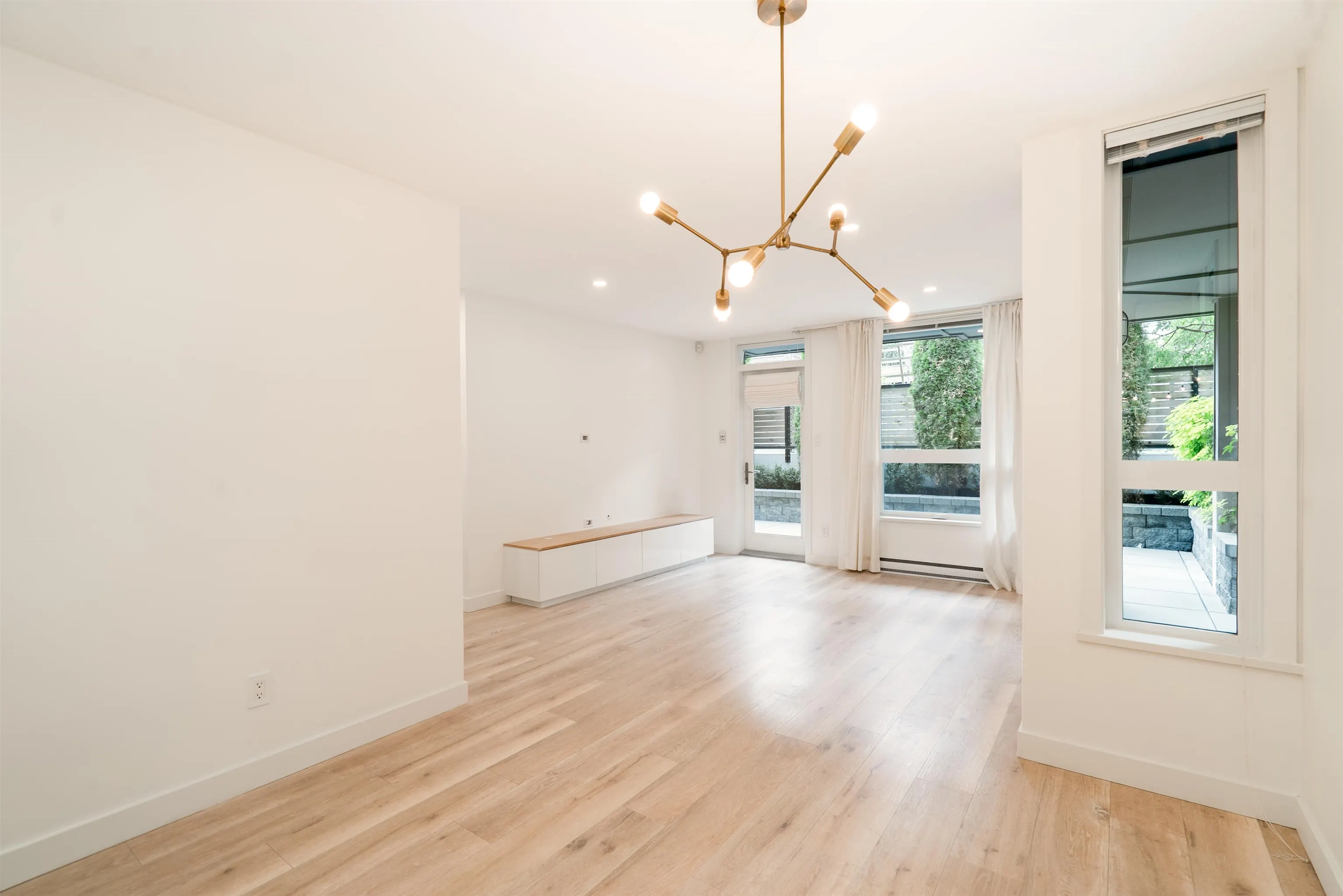 562 E 7th Avenue #101