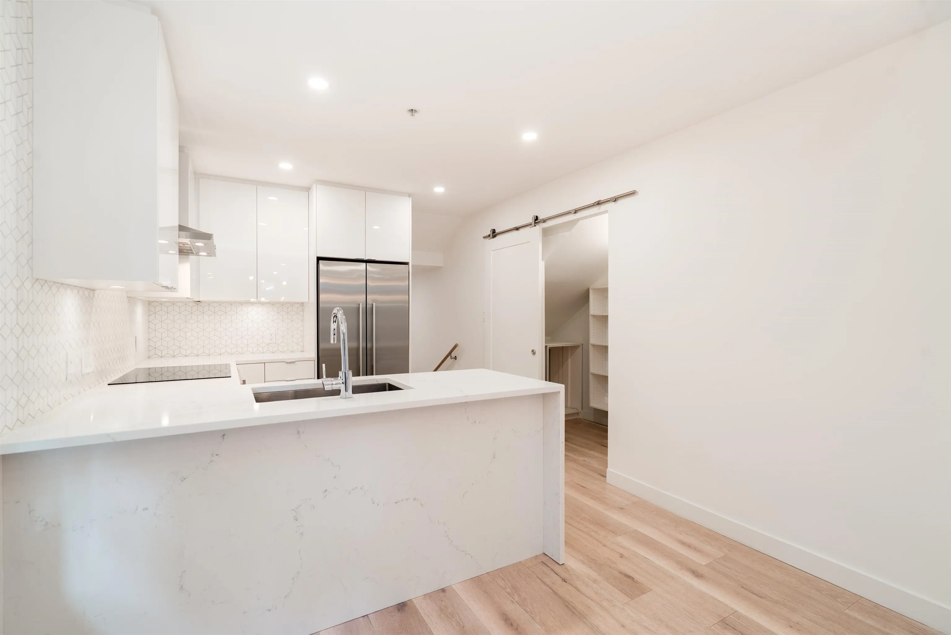 562 E 7th Avenue #101