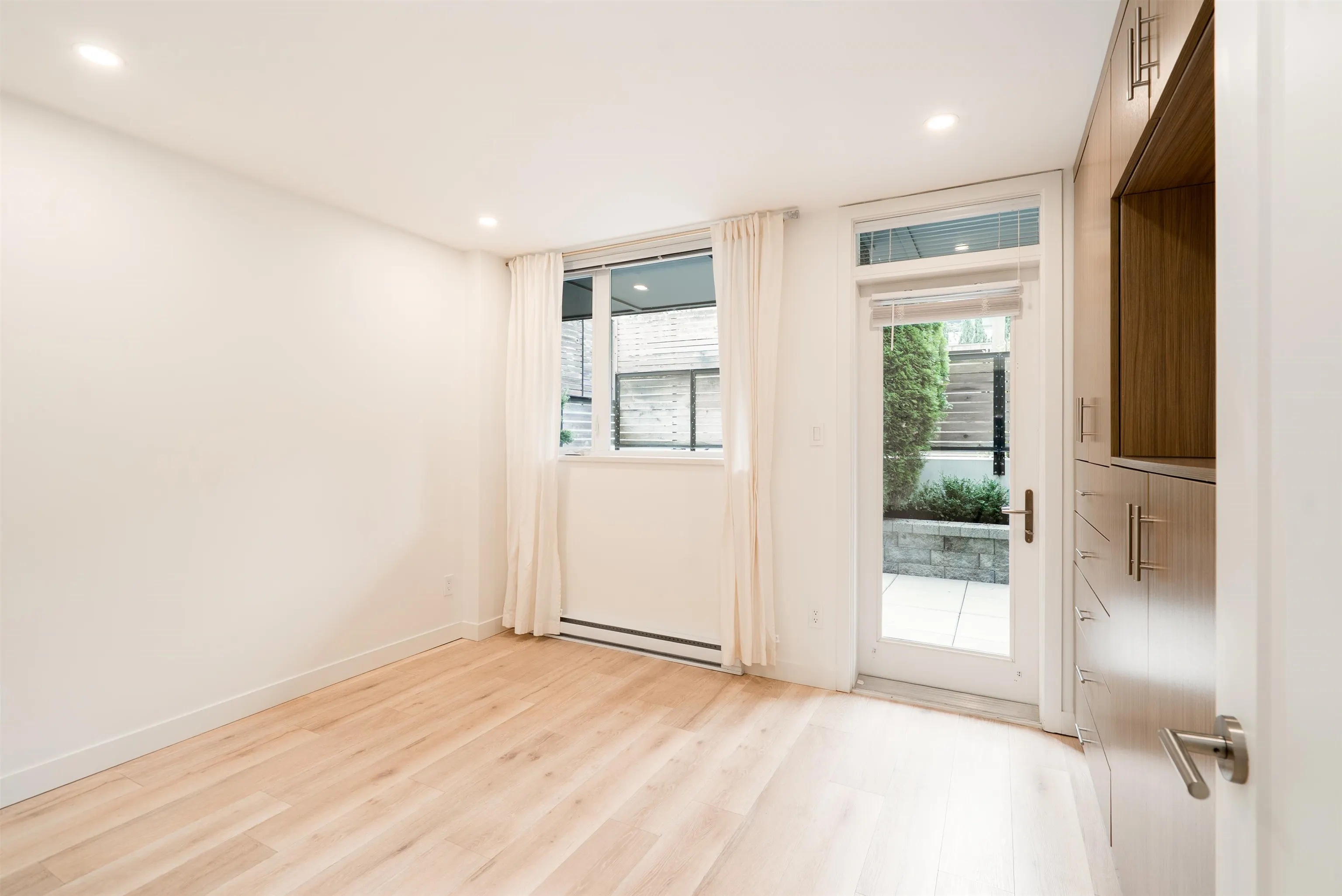 562 E 7th Avenue #101