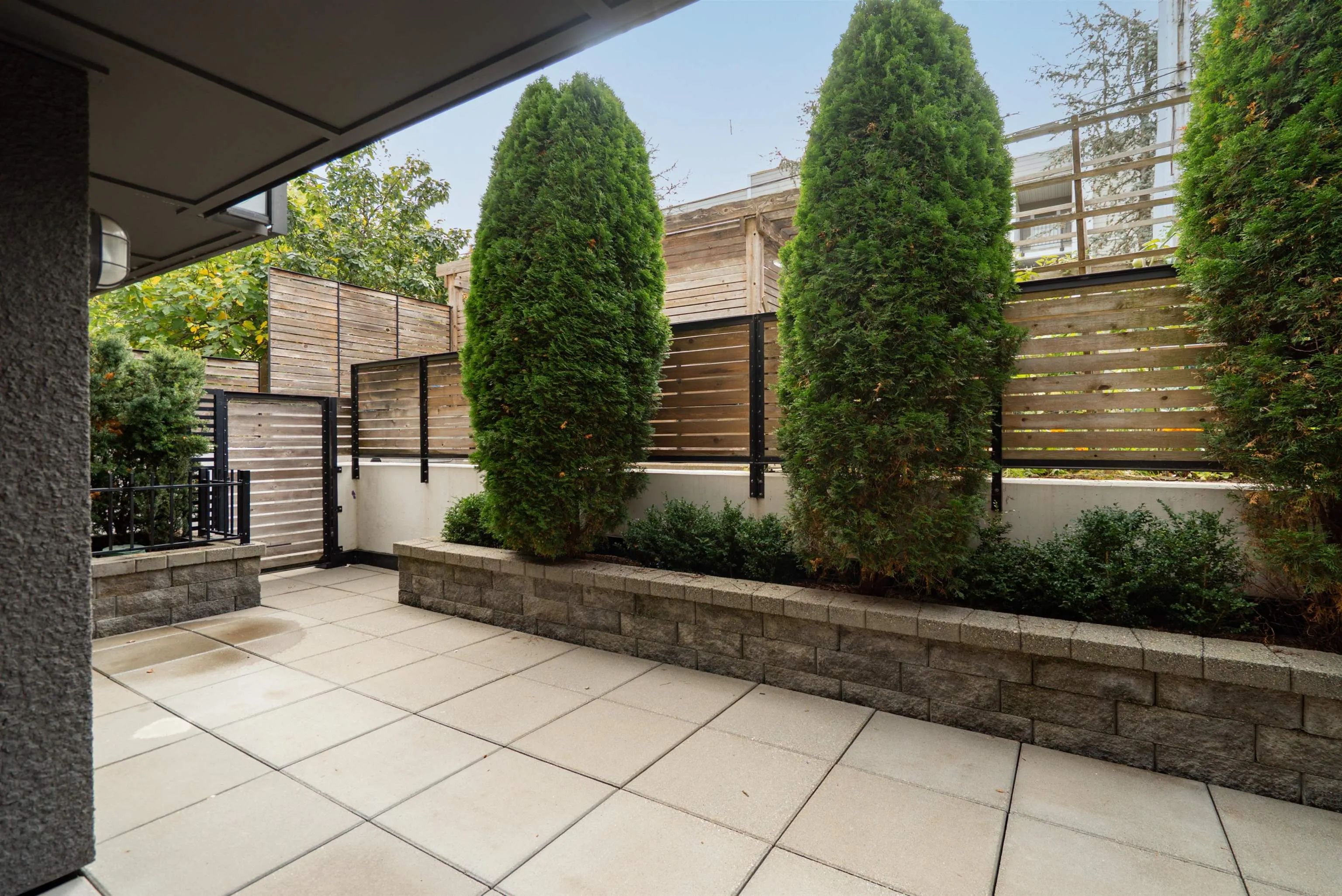 562 E 7th Avenue #101