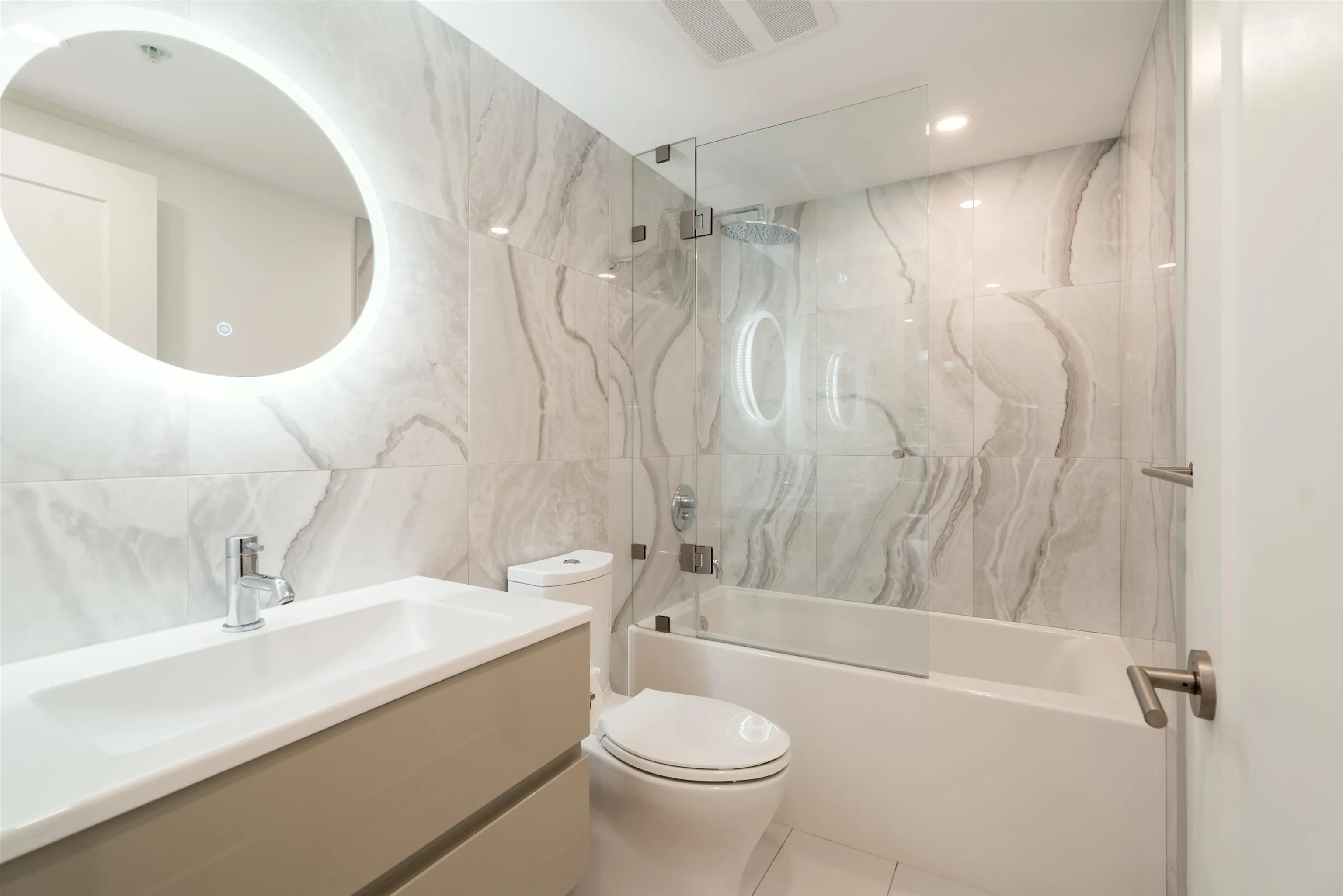 562 E 7th Avenue #101