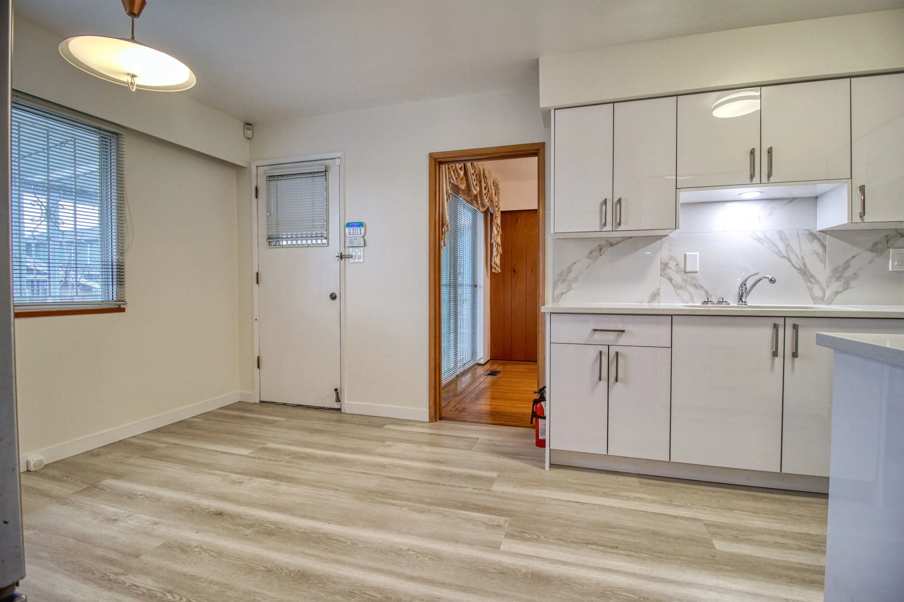 904 E 52nd Avenue #Top