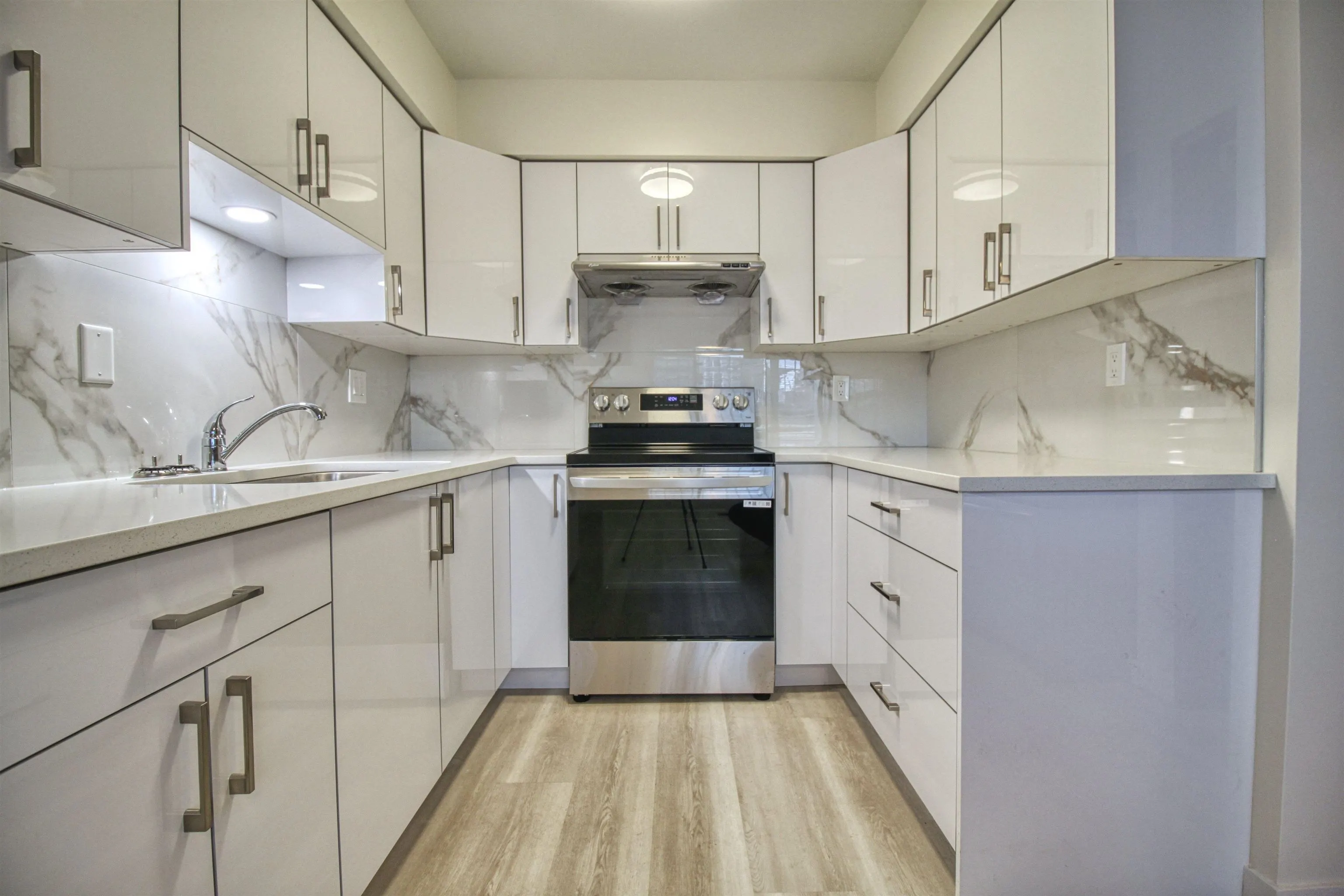 904 E 52nd Avenue #Top