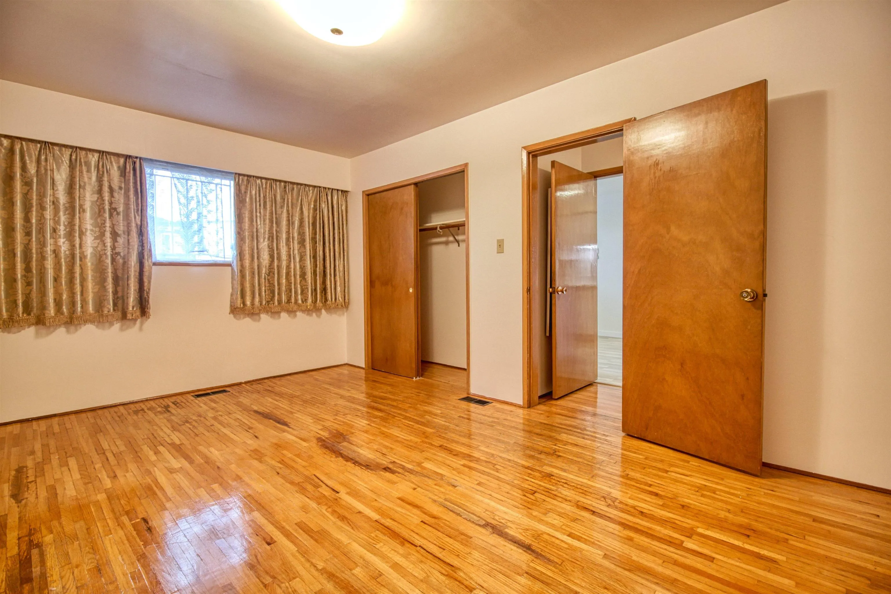 904 E 52nd Avenue #Top