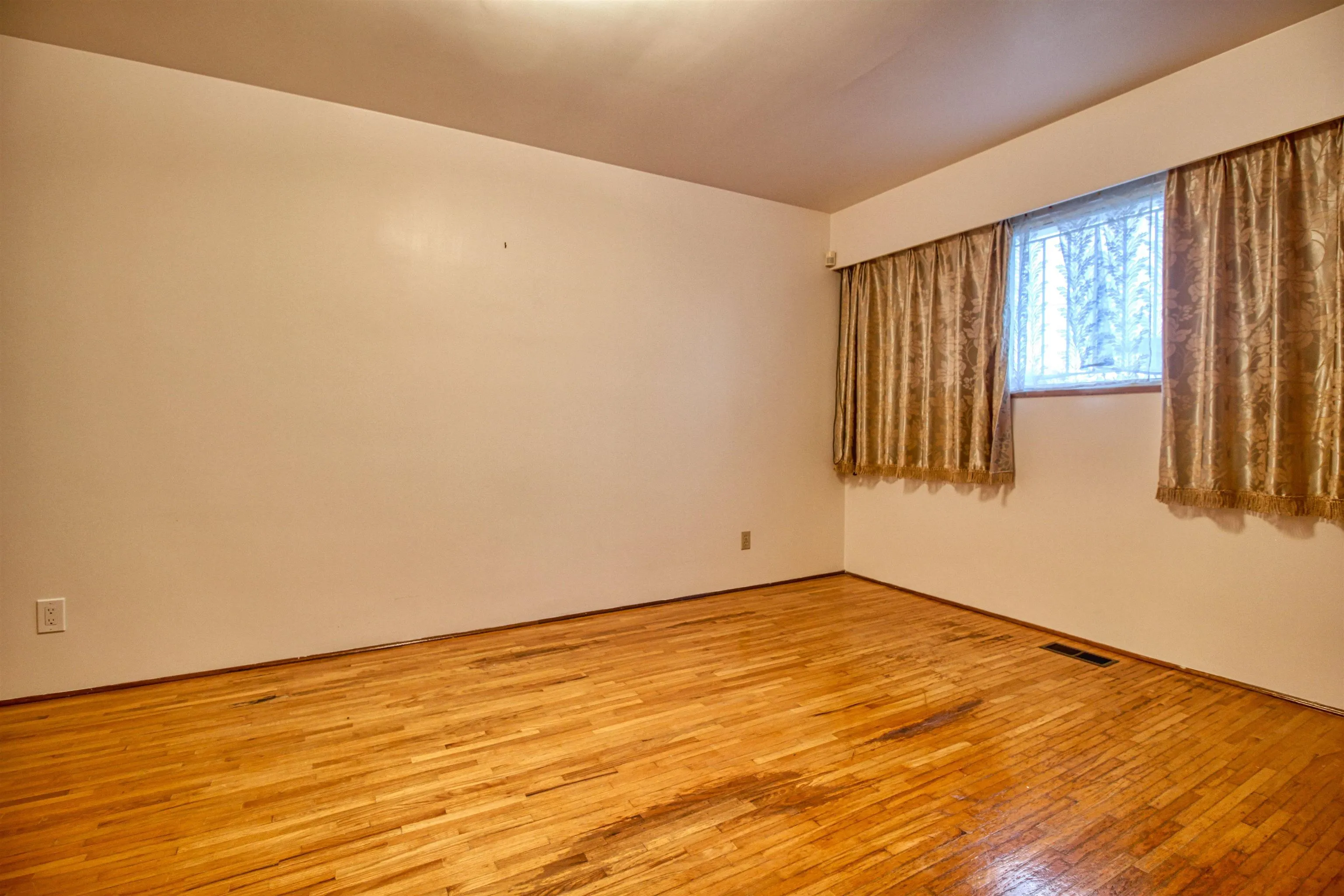 904 E 52nd Avenue #Top