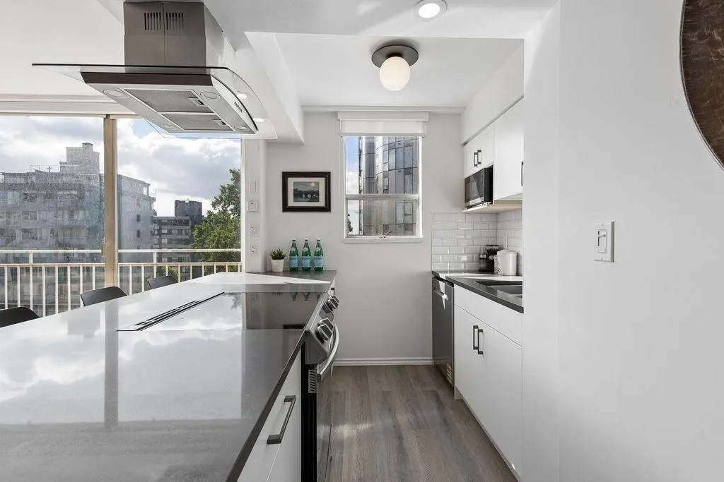 1250 Burnaby Street #607