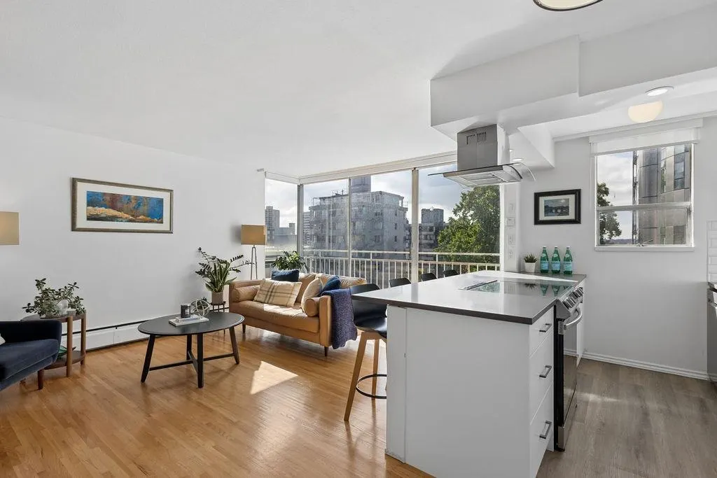 1250 Burnaby Street #607